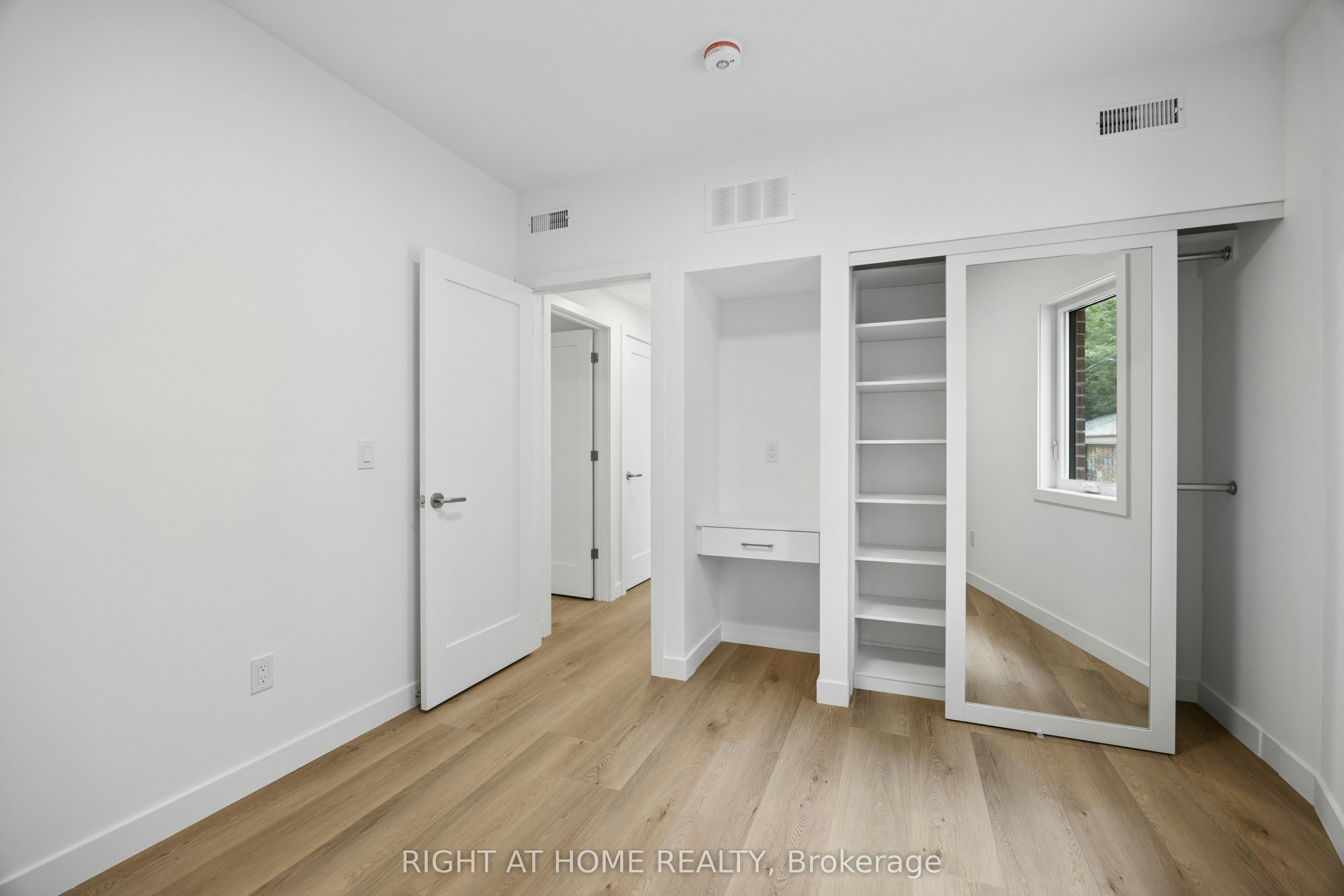 2-91 Barton Avenue, Toronto, ON, M6G 1P7 - 13