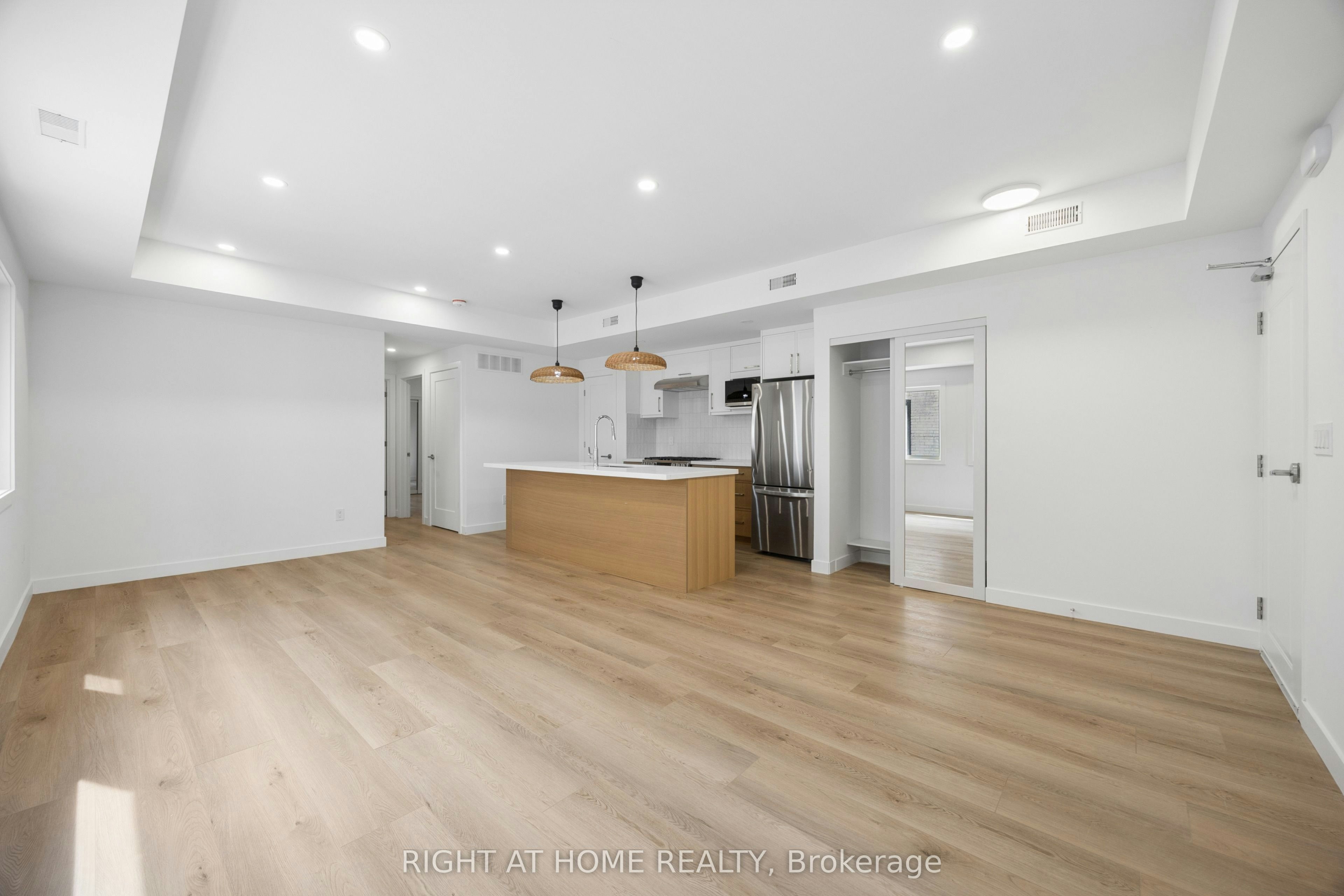 2-91 Barton Avenue, Toronto, ON, M6G 1P7 - 5