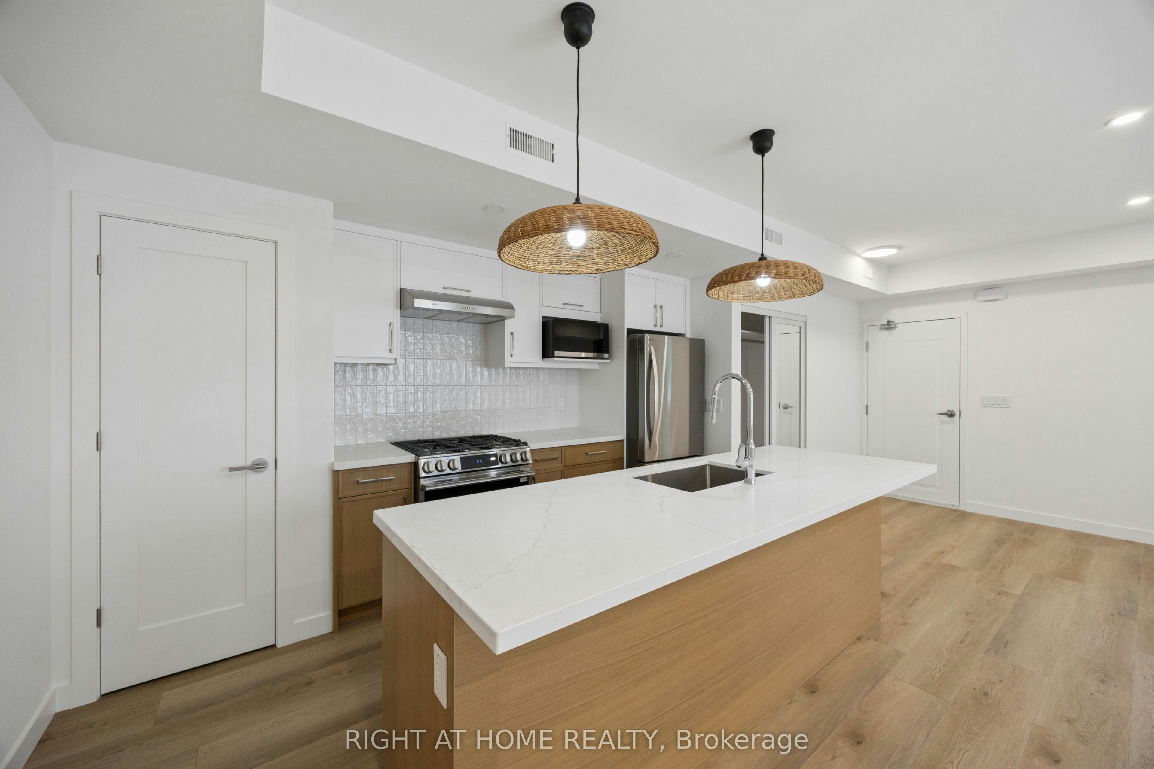 2-91 Barton Avenue, Toronto, ON, M6G 1P7 - 7