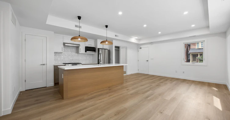 2-91 Barton Avenue, Toronto, ON, M6G 1P7 - 6