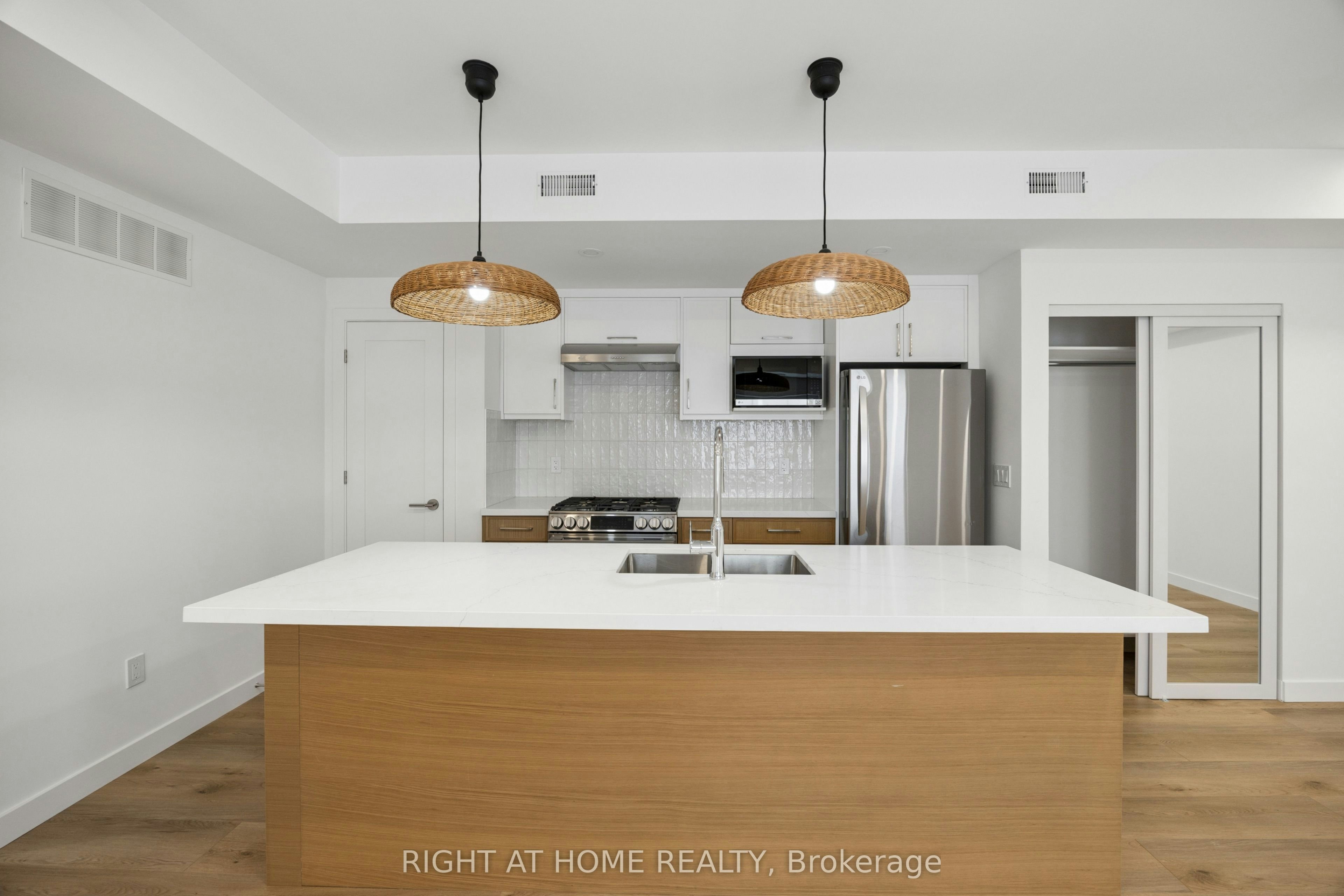 2-91 Barton Avenue, Toronto, ON, M6G 1P7 - 10