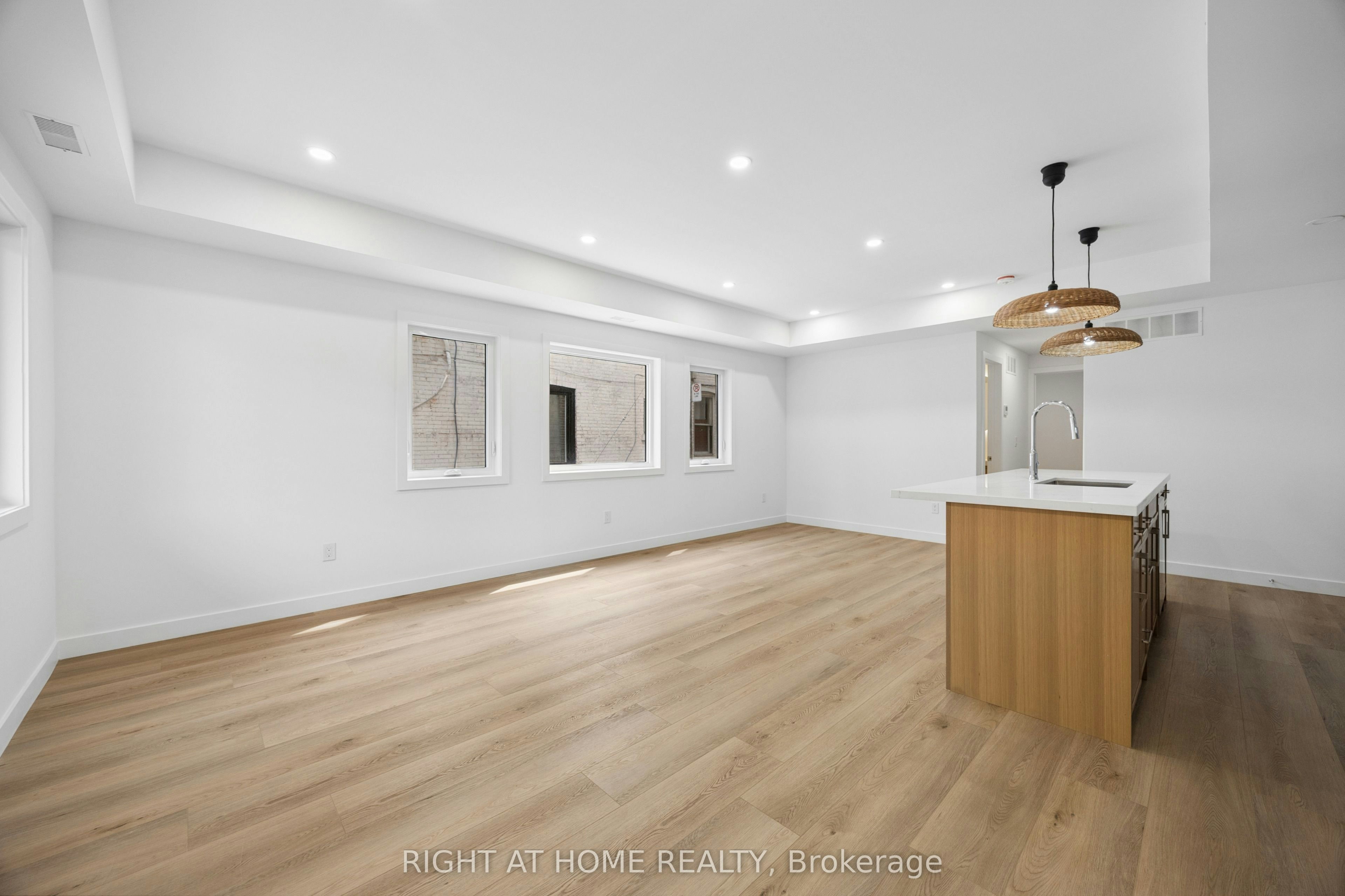 2-91 Barton Avenue, Toronto, ON, M6G 1P7 - 4
