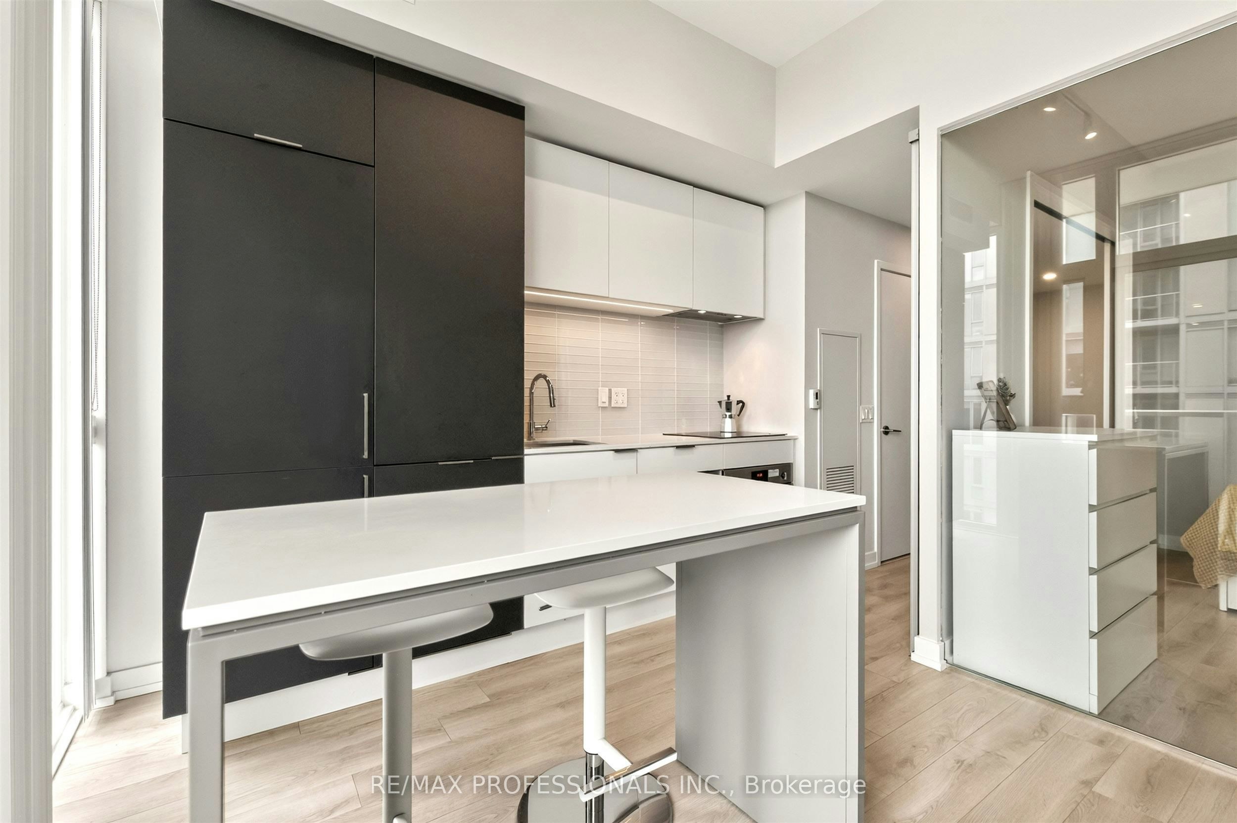 1102-33 Helendale Avenue, Toronto, ON, M4R 0A4 - 13