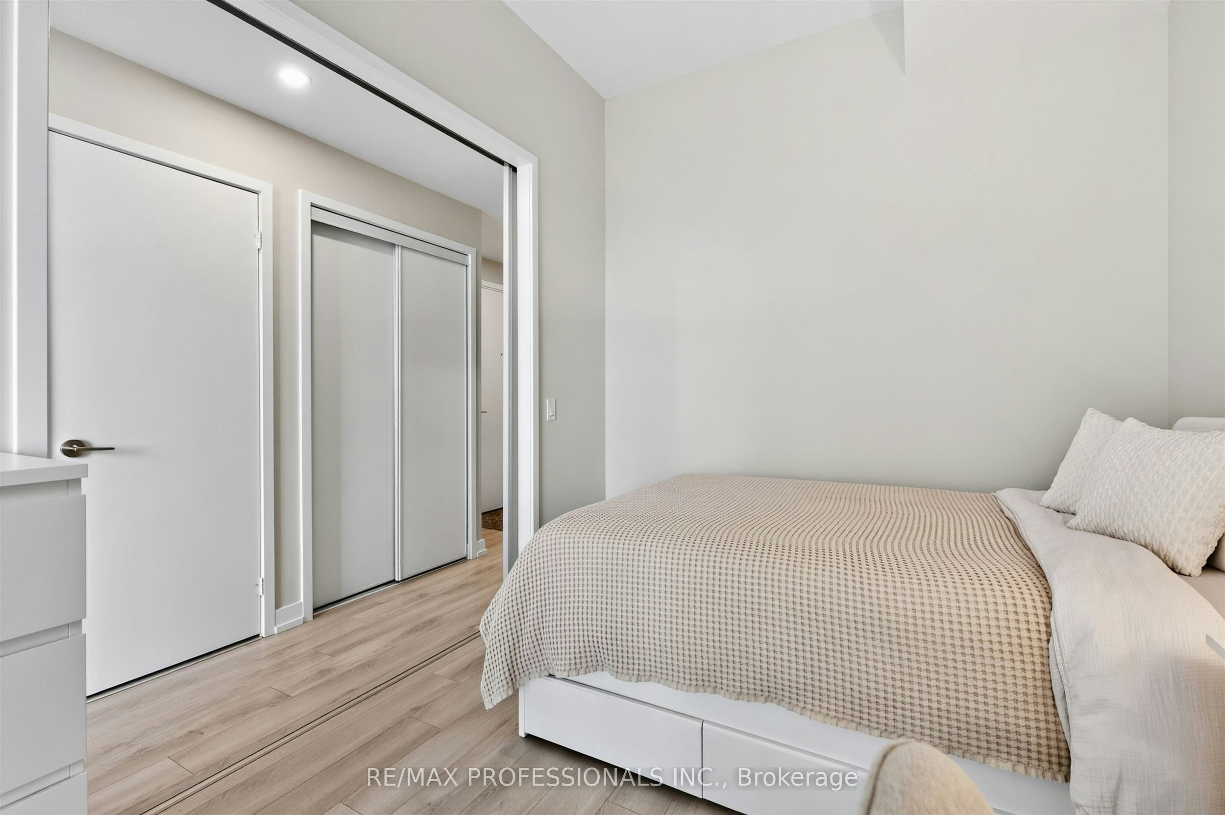 1102-33 Helendale Avenue, Toronto, ON, M4R 0A4 - 22