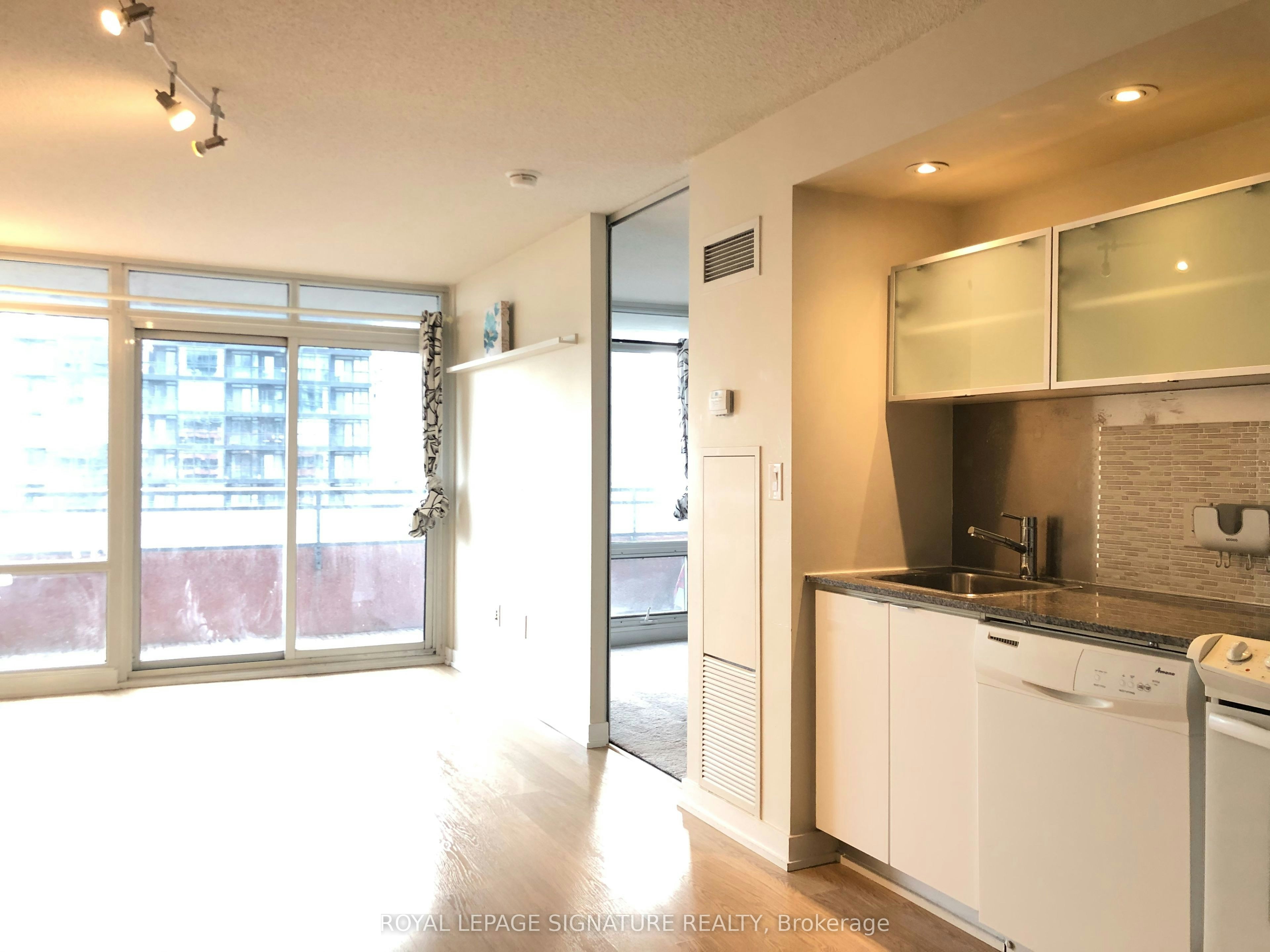 1121-4K Spadina Avenue, Toronto, ON, M5V 3Y9 - 2