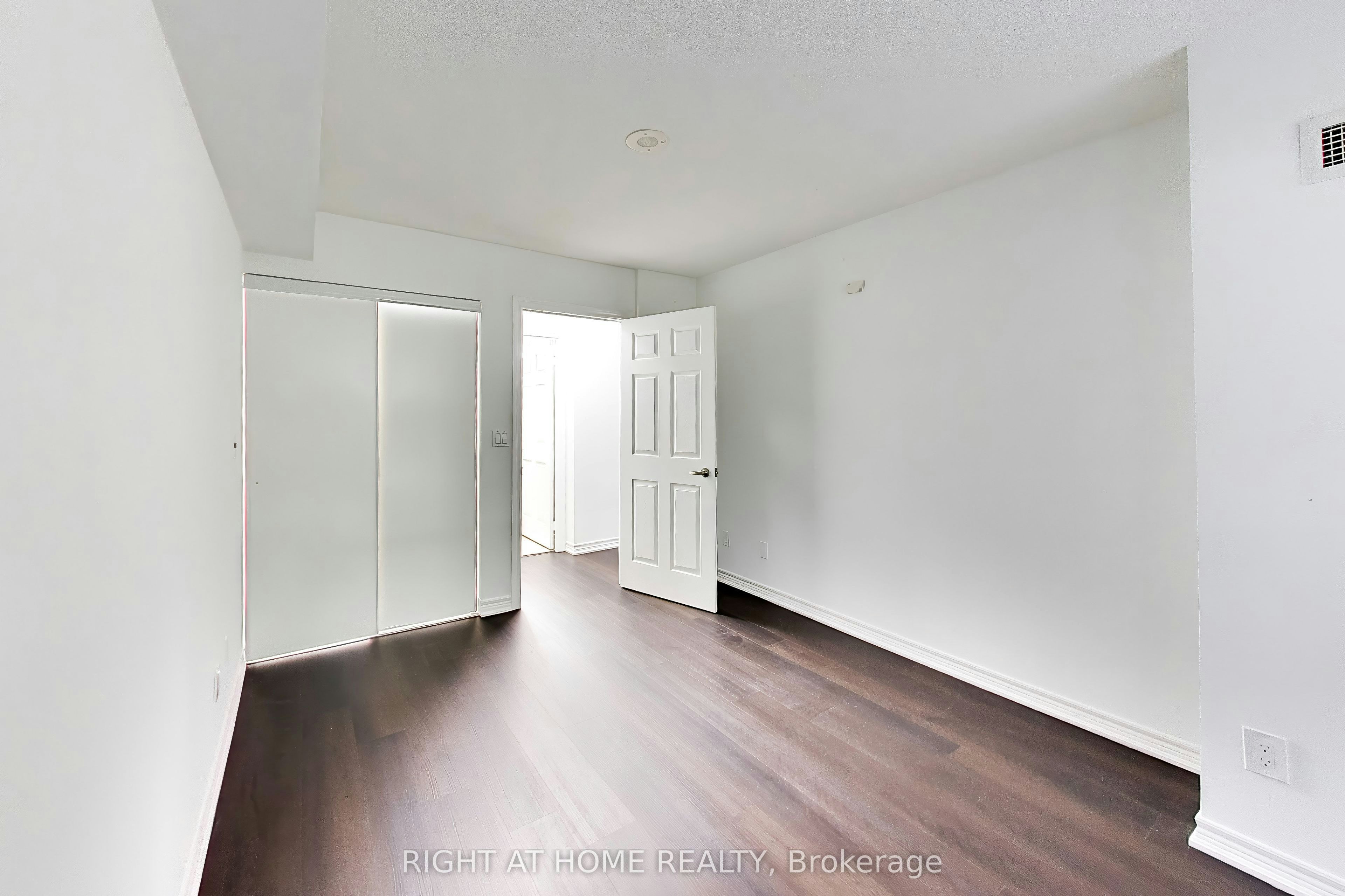 313-761 Bay Street, Toronto, ON, M5G 2R2 - 10