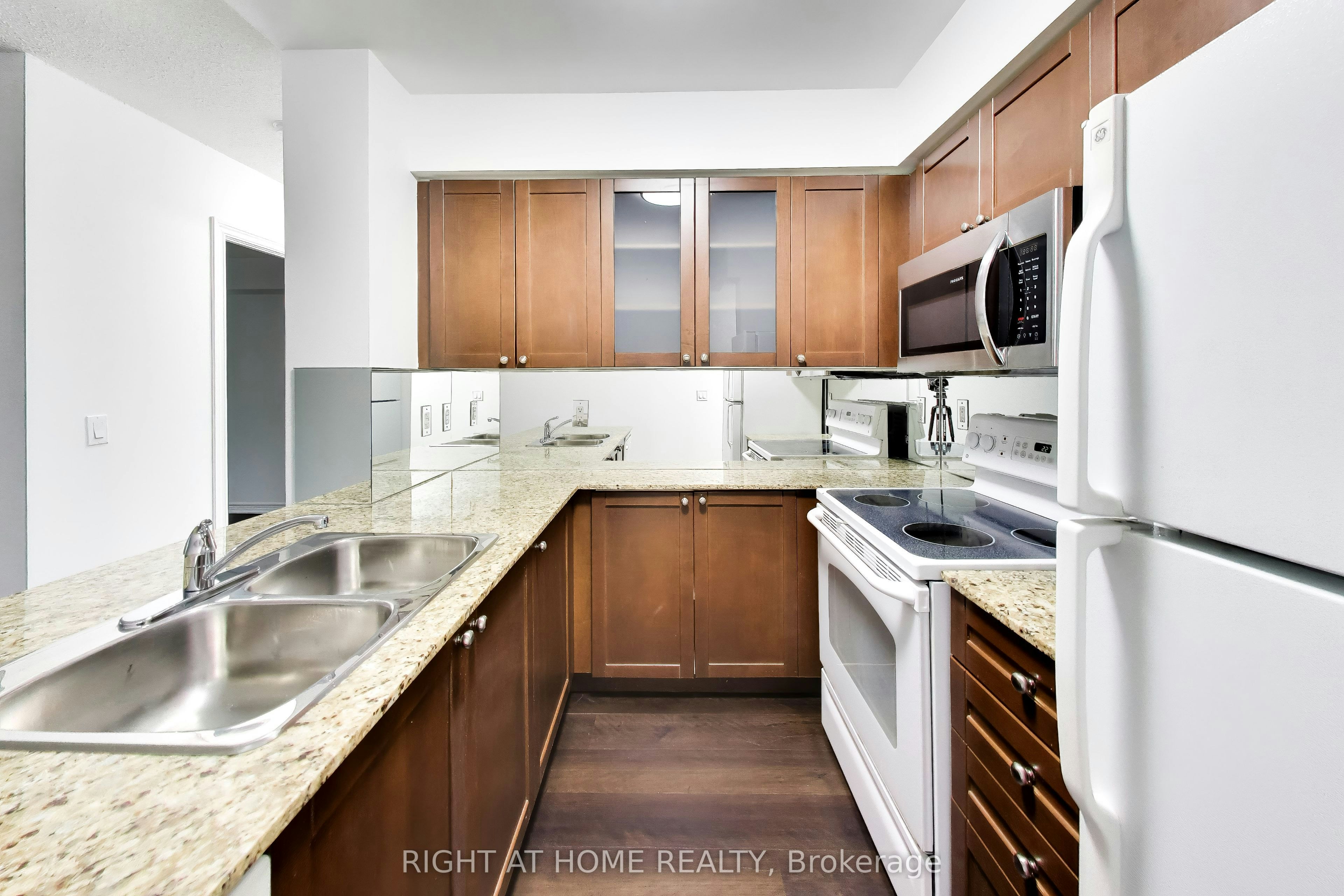 313-761 Bay Street, Toronto, ON, M5G 2R2 - 6