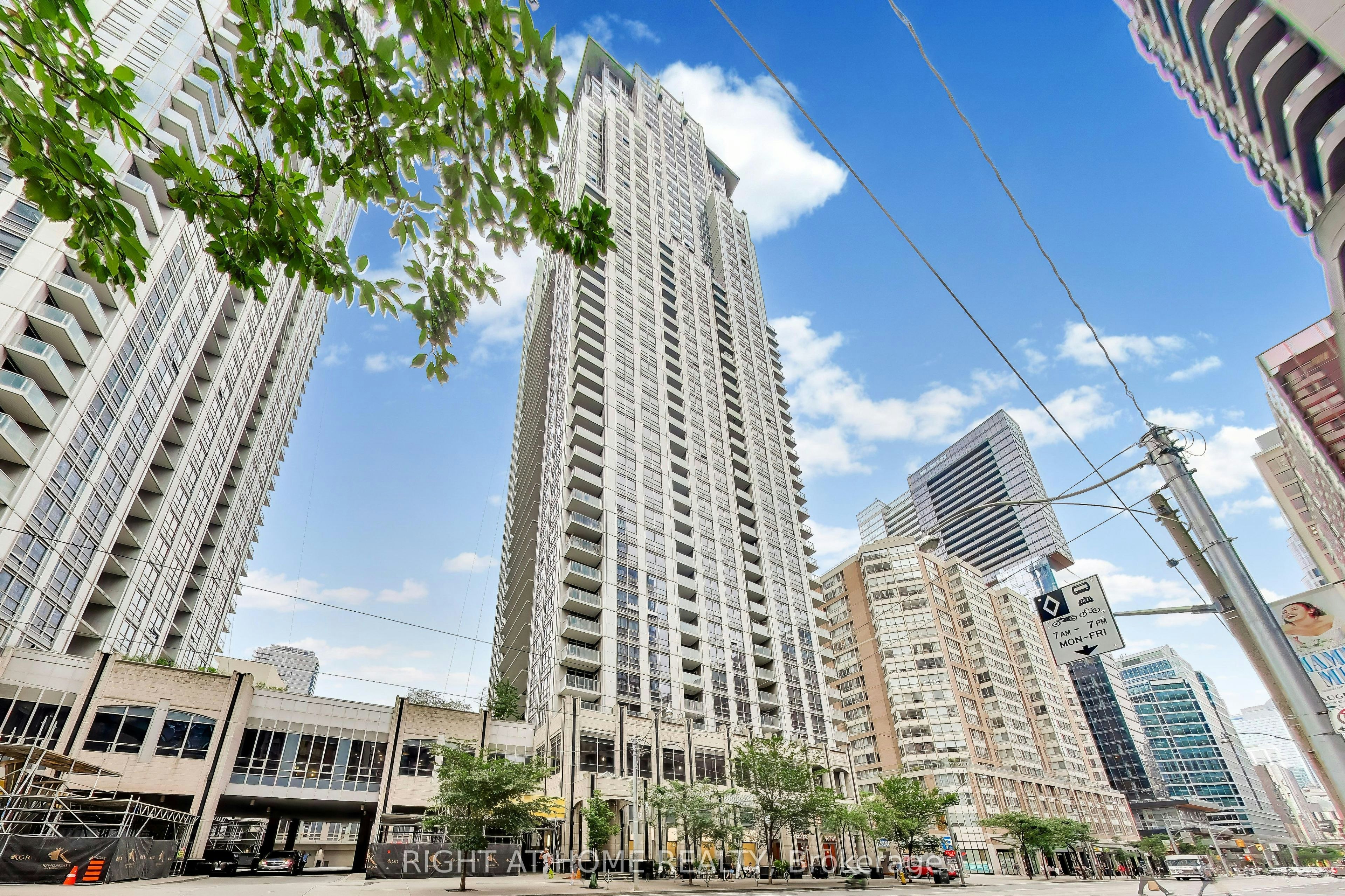 313-761 Bay Street, Toronto, ON, M5G 2R2