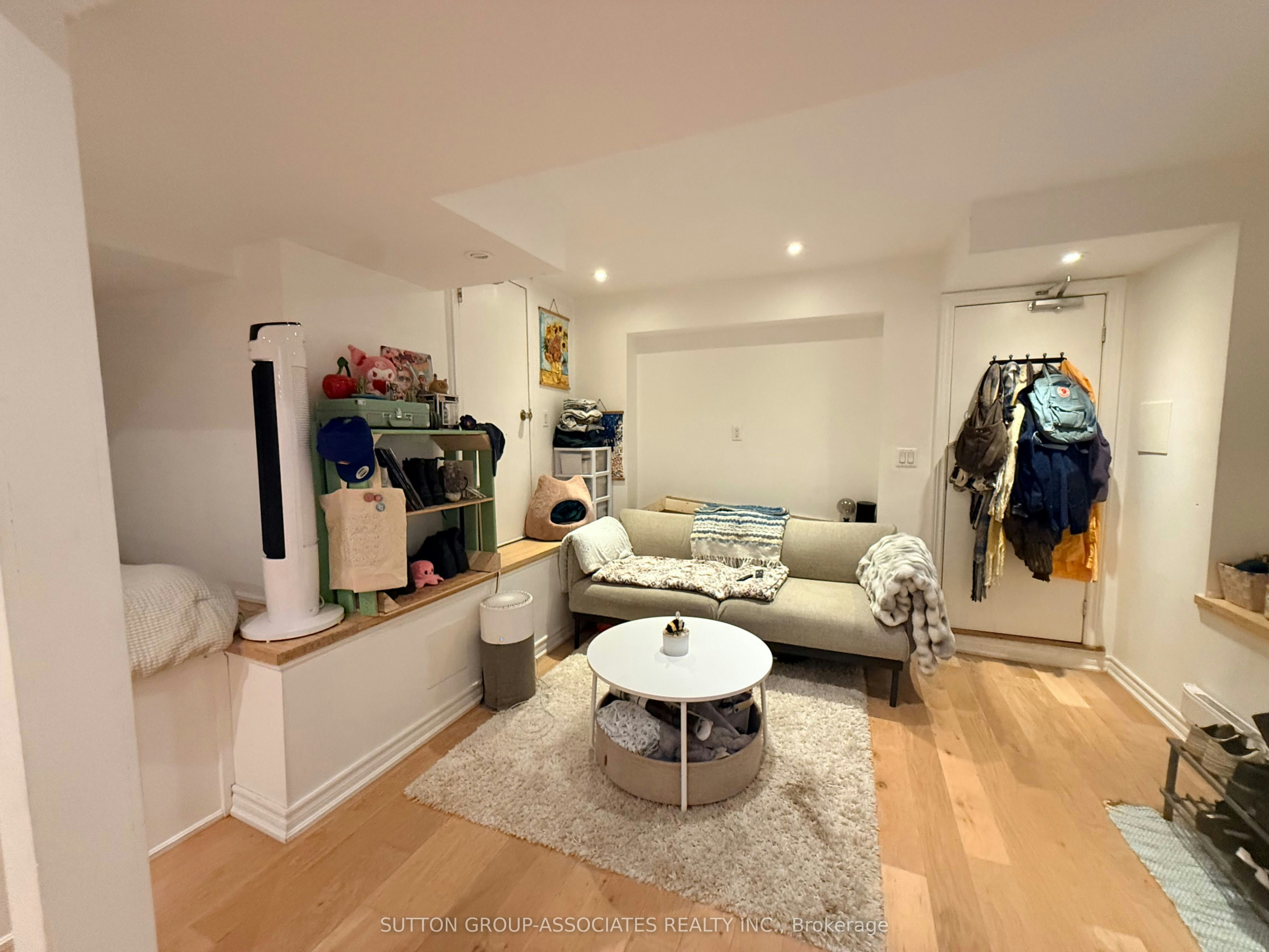 Lower-125 Walmer Road, Toronto, ON, M5R 2X8 - 5