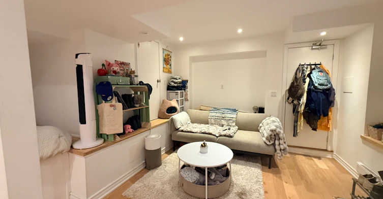 Lower-125 Walmer Road, Toronto, ON, M5R 2X8 - 5