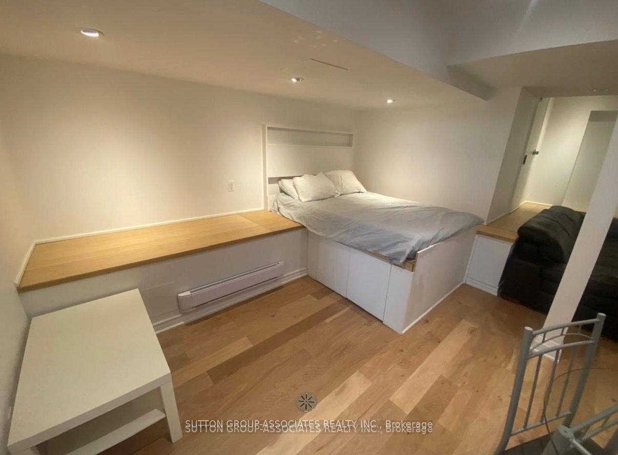 Lower-125 Walmer Road, Toronto, ON, M5R 2X8 - 7