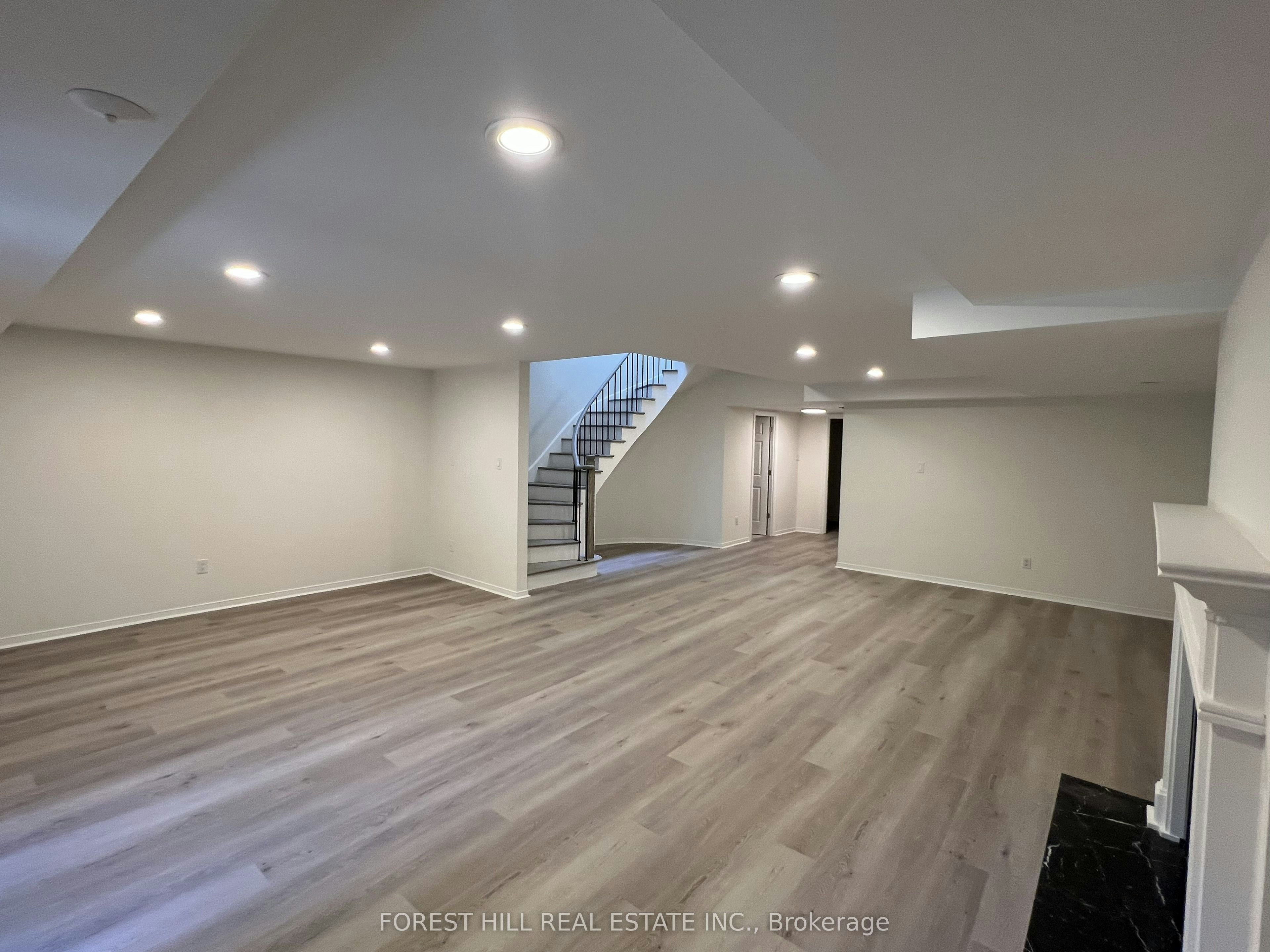 21 Lower Village Gate N/A, Toronto, ON, M5P 3L7 - 24