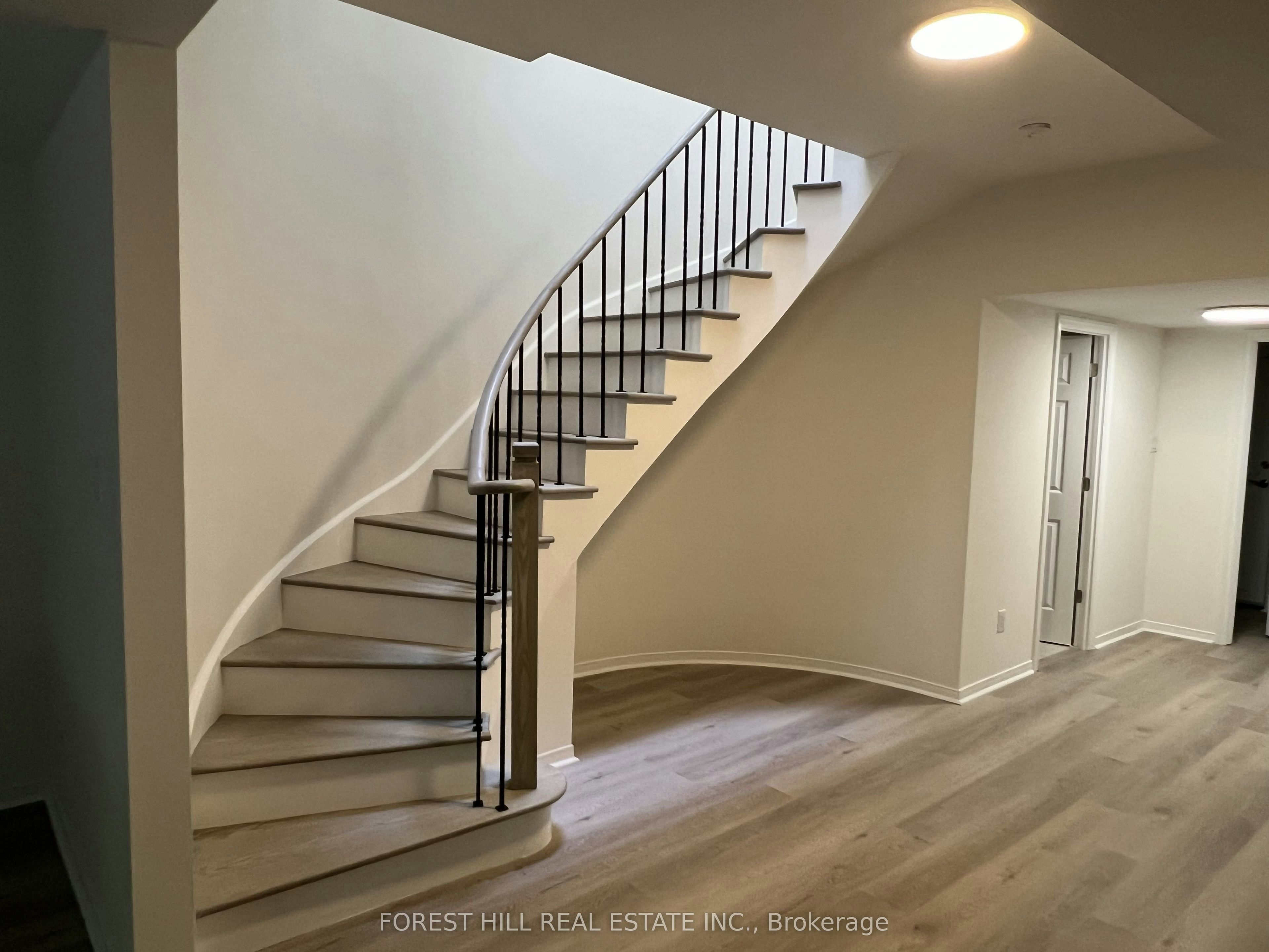 21 Lower Village Gate N/A, Toronto, ON, M5P 3L7 - 22