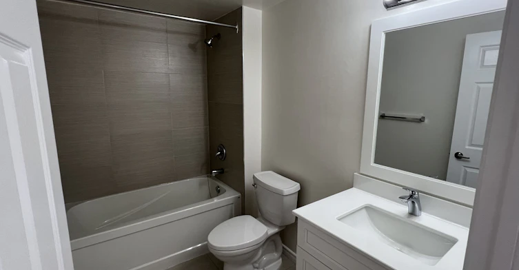 21 Lower Village Gate N/A, Toronto, ON, M5P 3L7 - 21