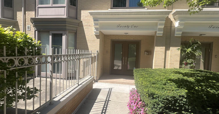 21 Lower Village Gate N/A, Toronto, ON, M5P 3L7