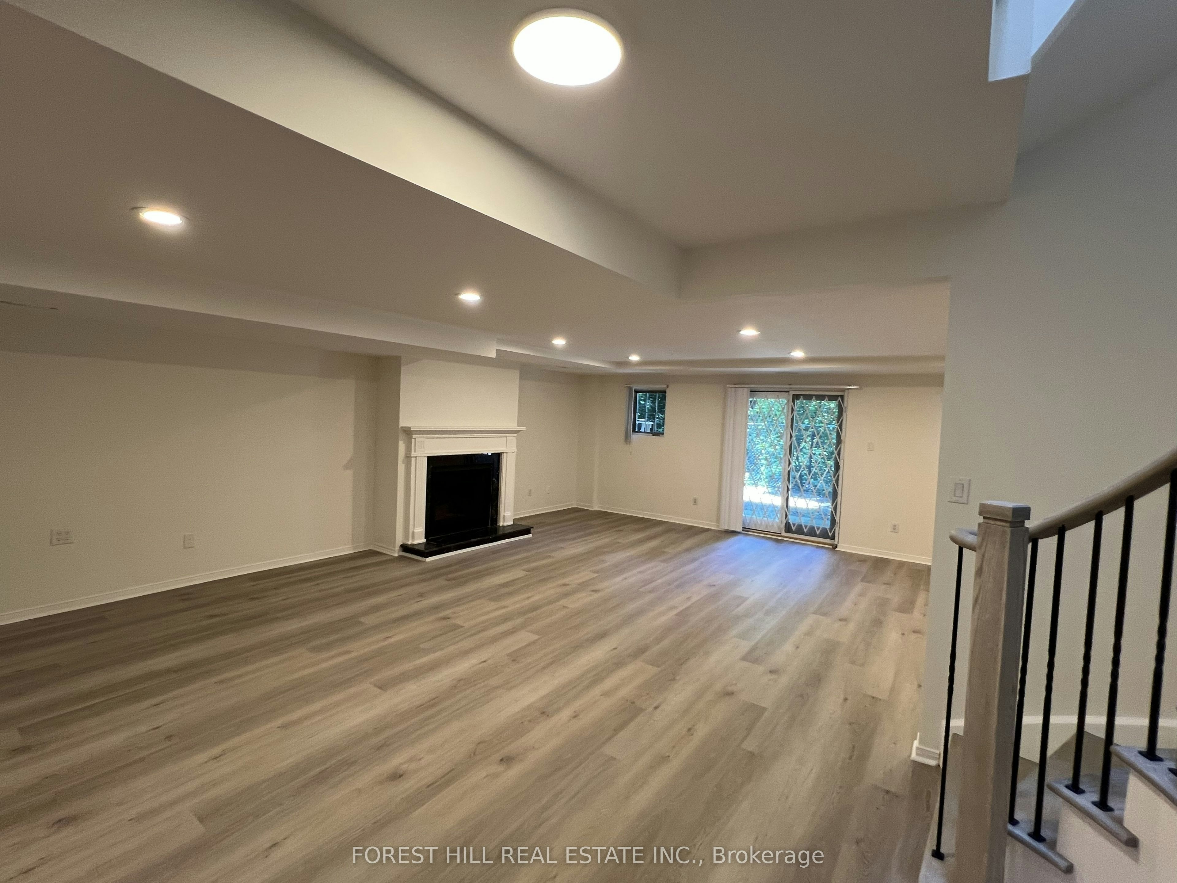 21 Lower Village Gate N/A, Toronto, ON, M5P 3L7 - 23