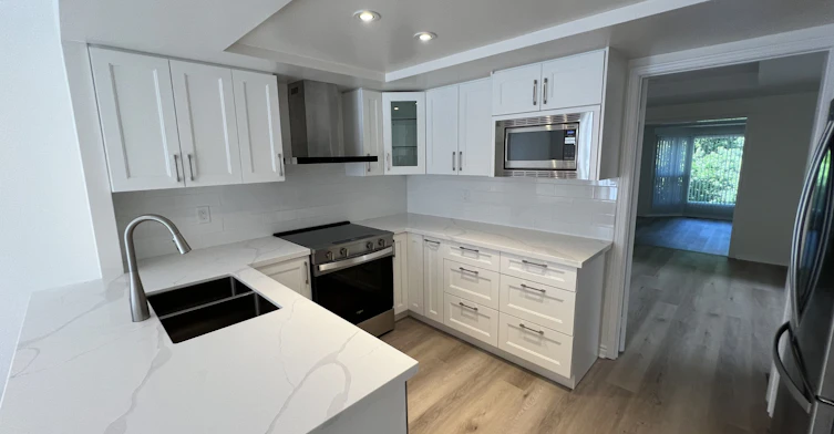 21 Lower Village Gate N/A, Toronto, ON, M5P 3L7 - 3
