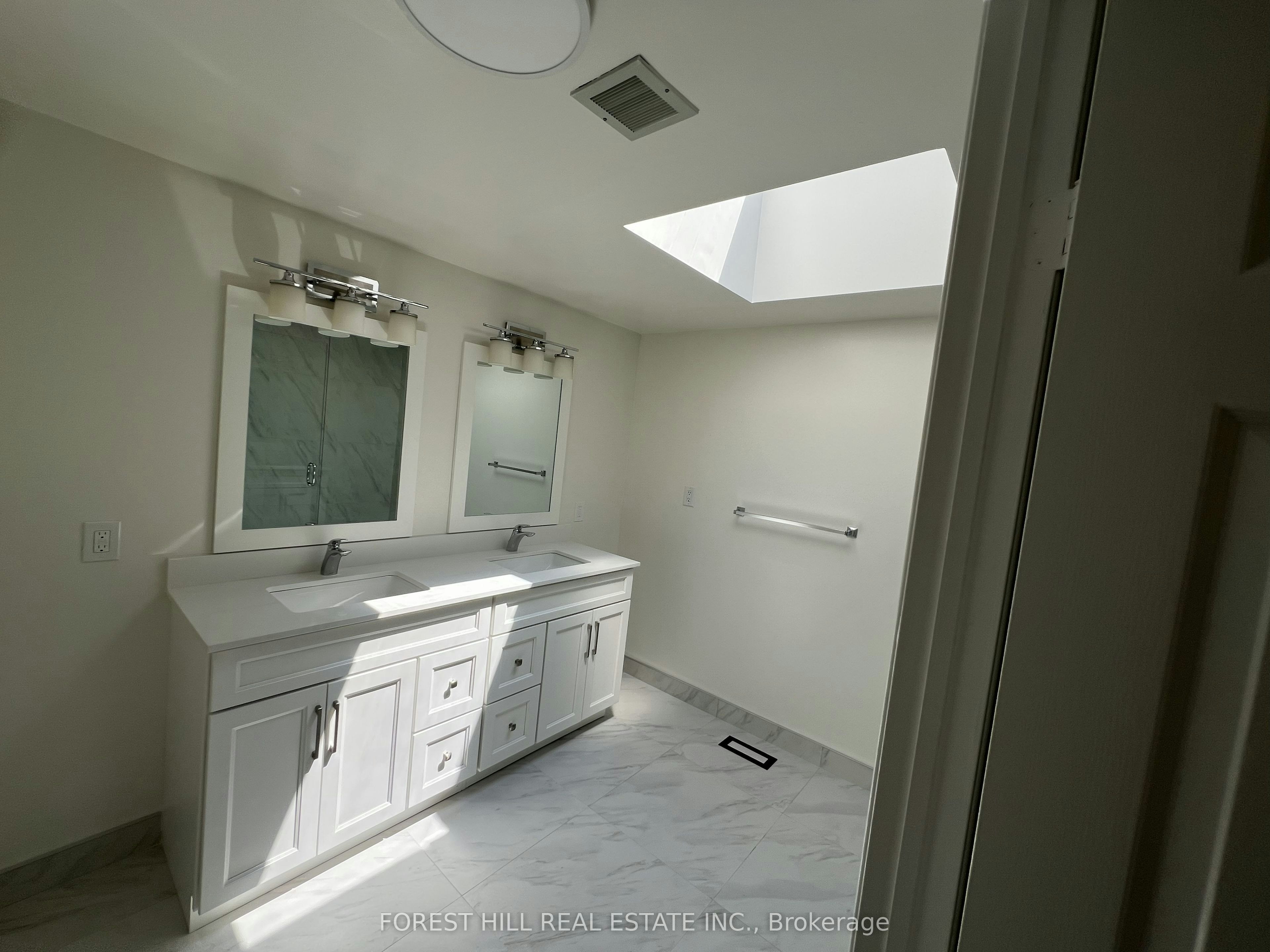 21 Lower Village Gate N/A, Toronto, ON, M5P 3L7 - 14