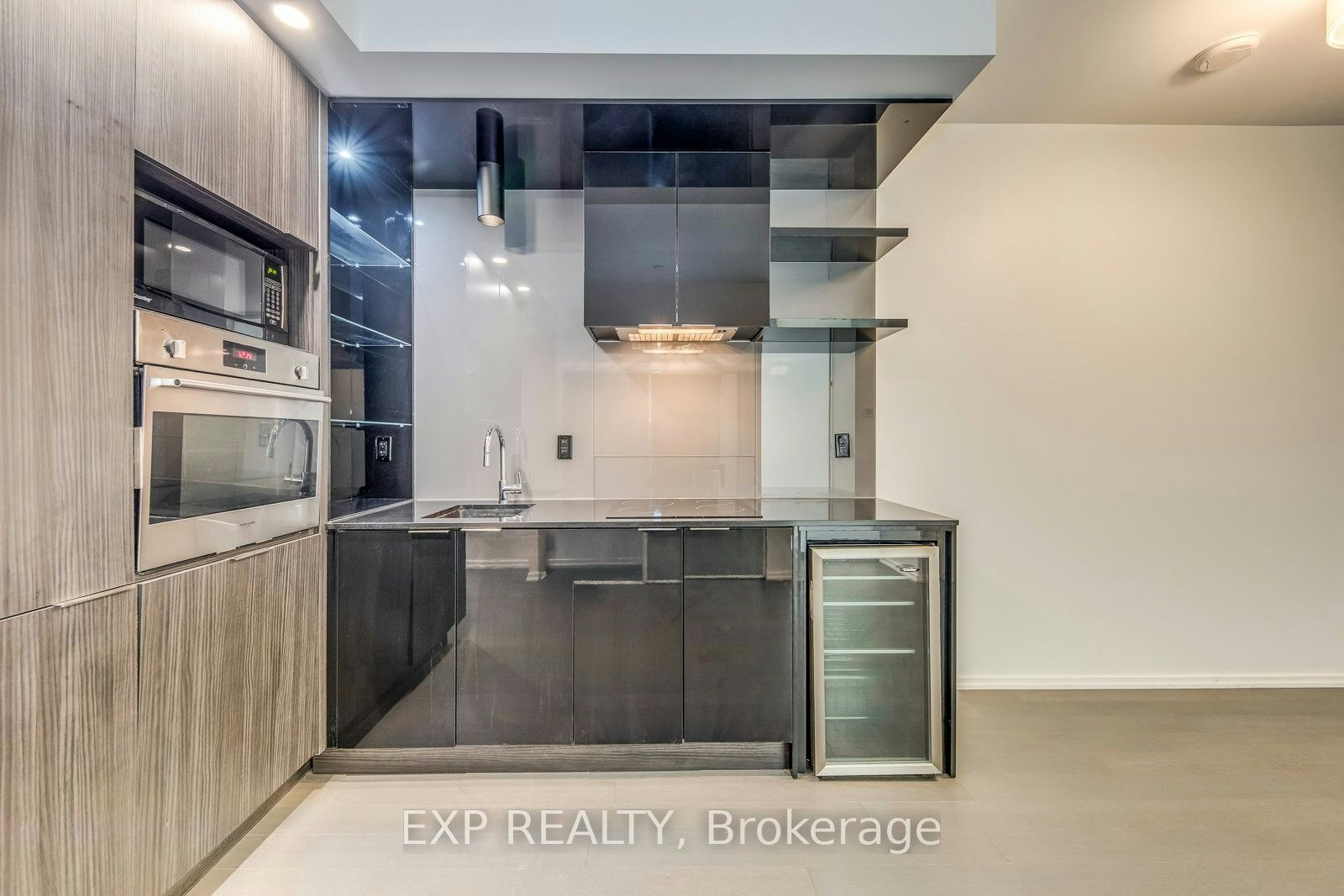 309-70 Temperance Street, Toronto, ON, M5H 4E8 - 9