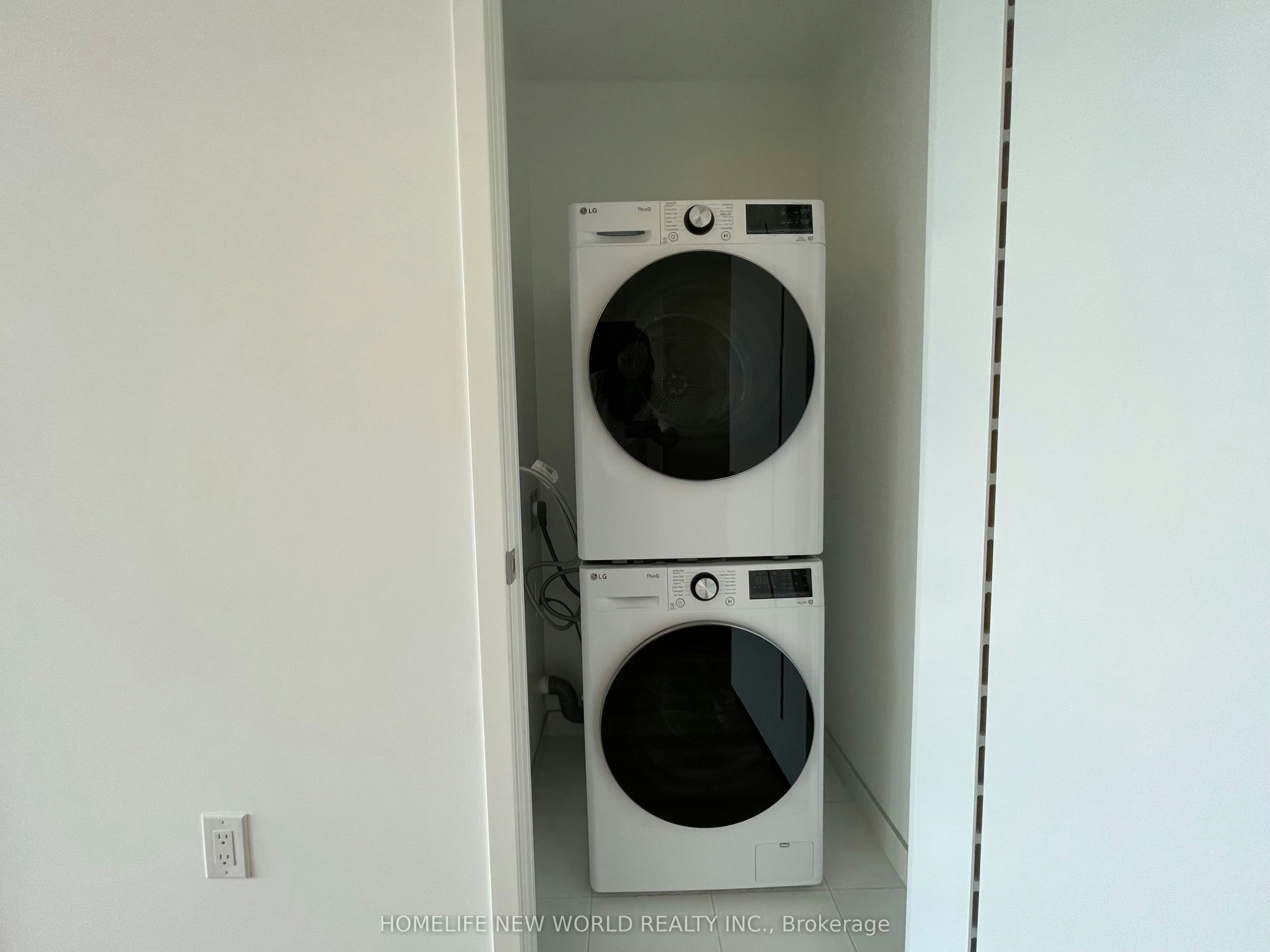 1502-10 Oak Street, Toronto, ON, M5A 0Z1 - 8