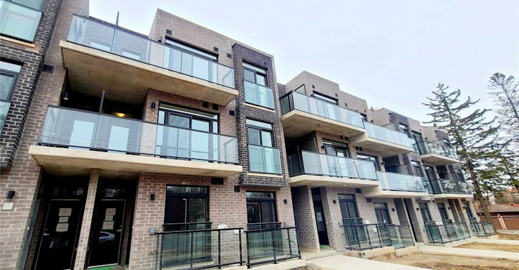 8-262 Finch Avenue E, Toronto, ON, M2N 0L3