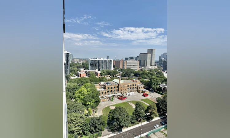1806-181 Dundas Street E