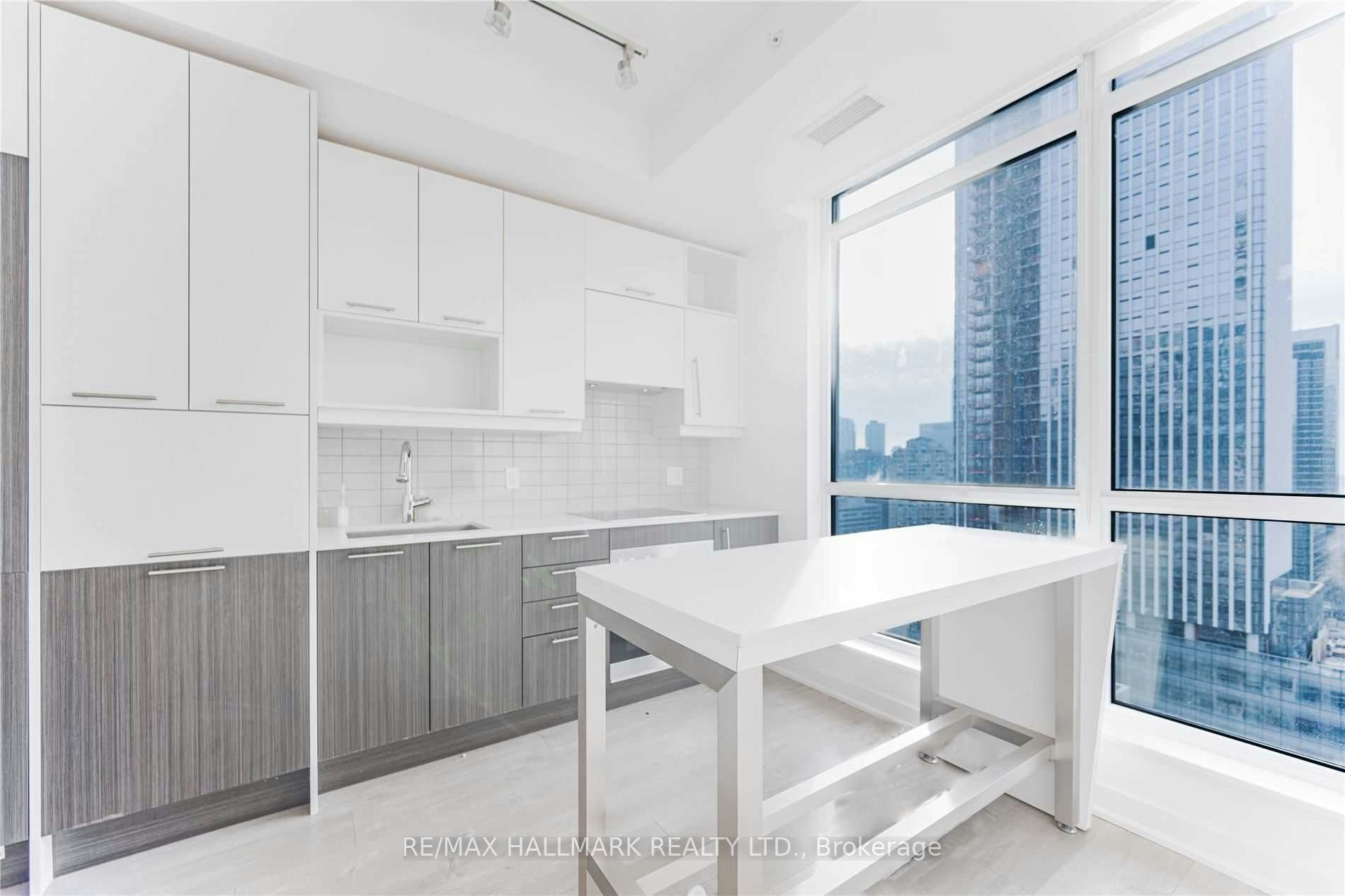 2107-30 Nelson Street, Toronto, ON, M5V 0H5 - 2
