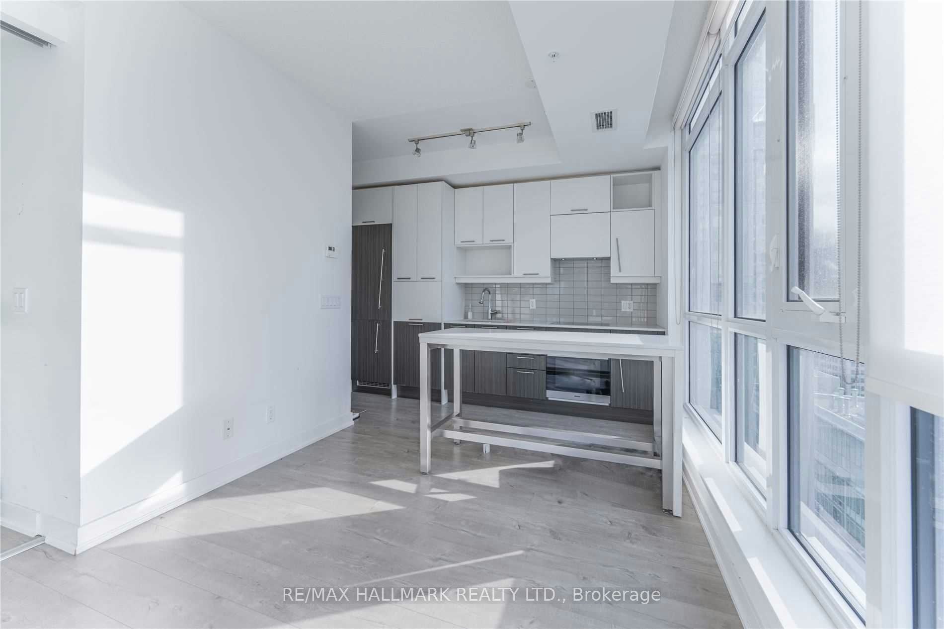 2107-30 Nelson Street, Toronto, ON, M5V 0H5 - 4