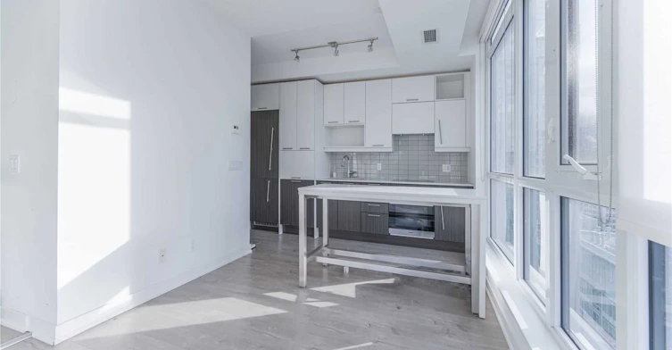 2107-30 Nelson Street, Toronto, ON, M5V 0H5 - 4