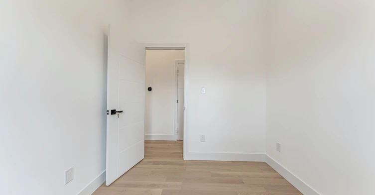 712 Eglinton Avenue E, Toronto, ON, M4G 2K7 - 27