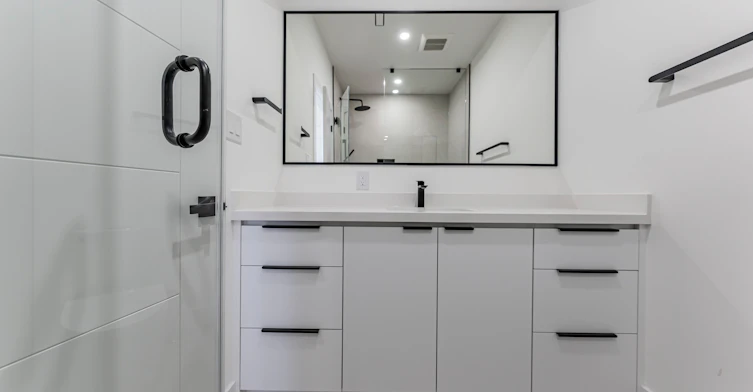 712 Eglinton Avenue E, Toronto, ON, M4G 2K7 - 16