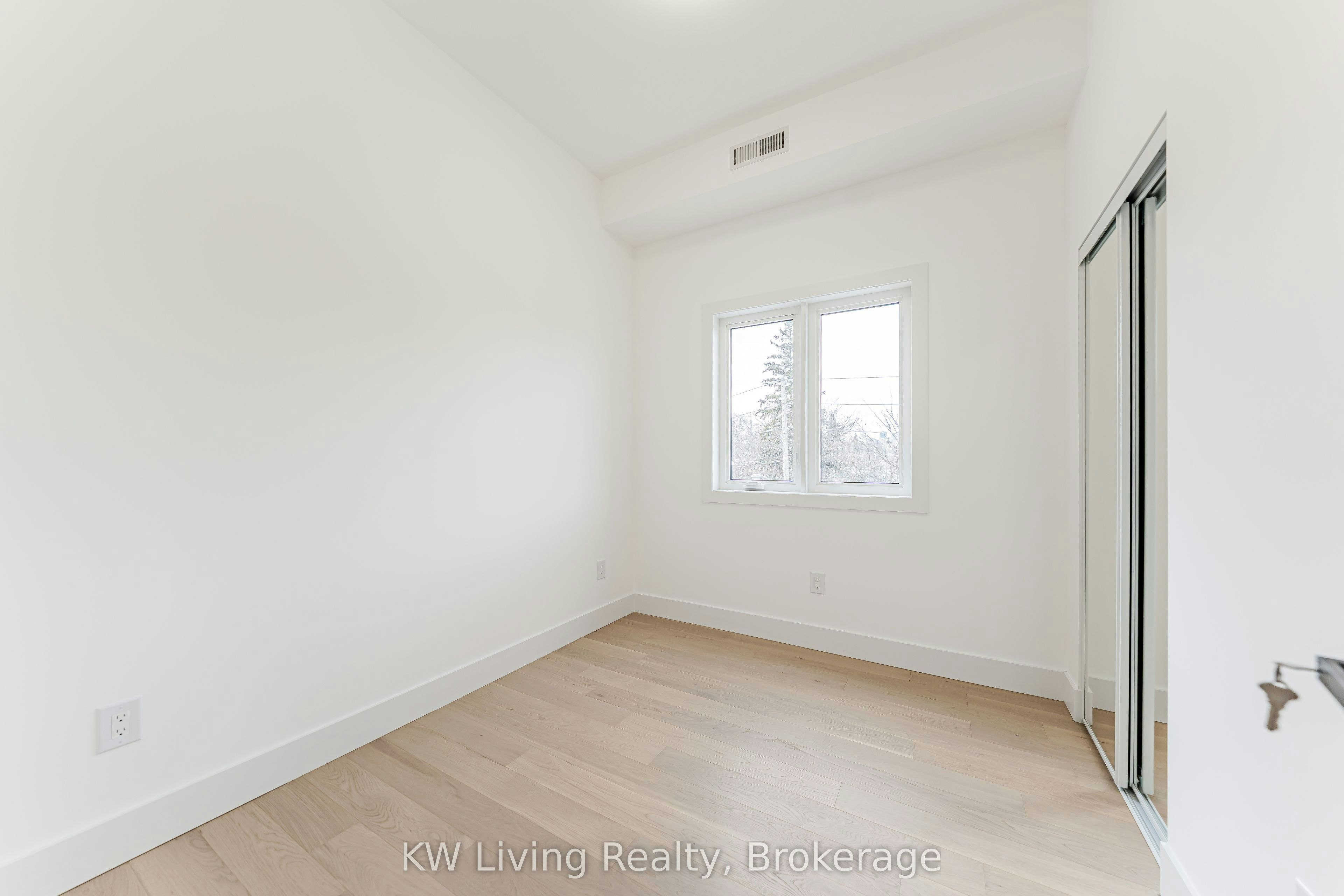 712 Eglinton Avenue E, Toronto, ON, M4G 2K7 - 23