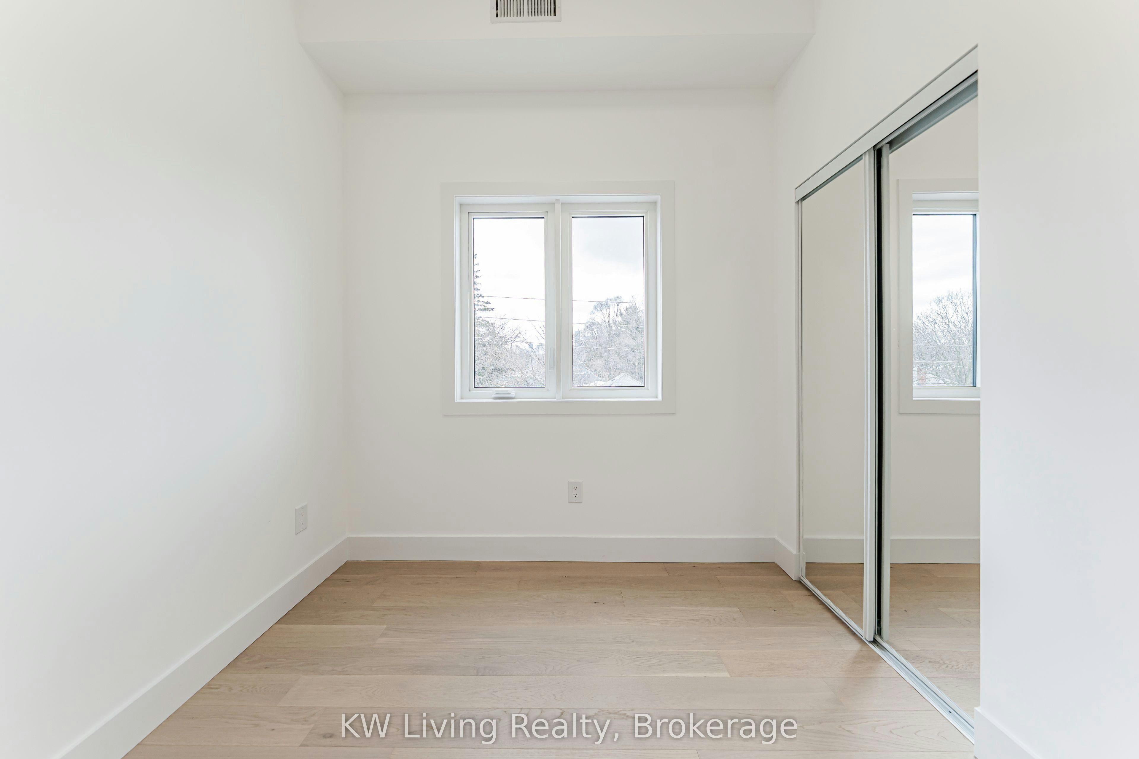 712 Eglinton Avenue E, Toronto, ON, M4G 2K7 - 24