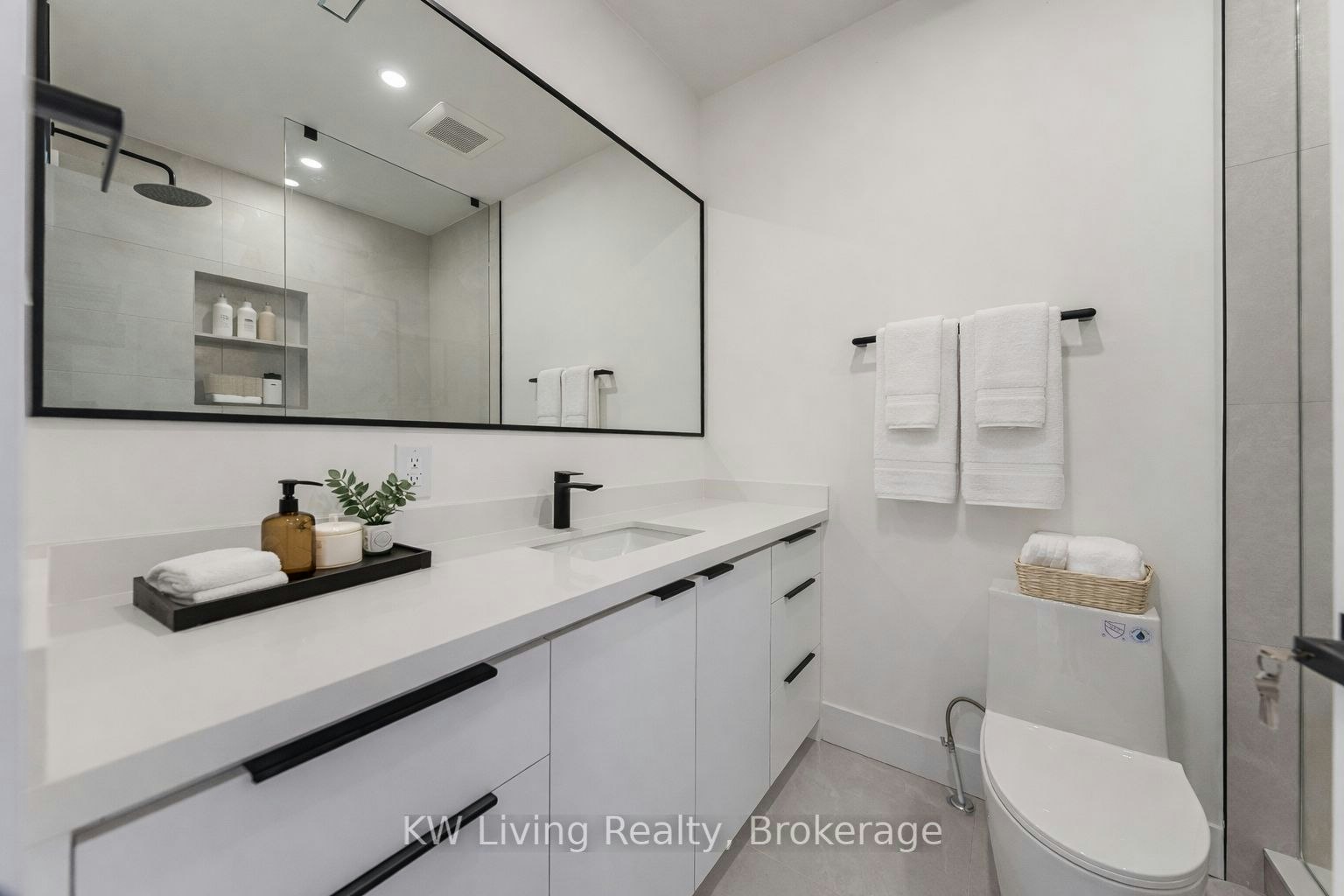 712 Eglinton Avenue E, Toronto, ON, M4G 2K7 - 5