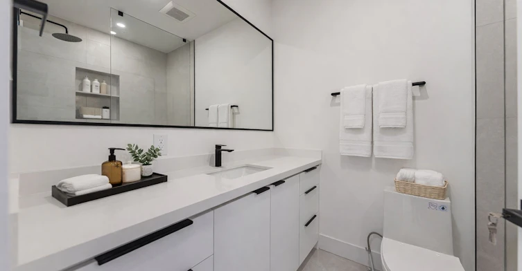 712 Eglinton Avenue E, Toronto, ON, M4G 2K7 - 5