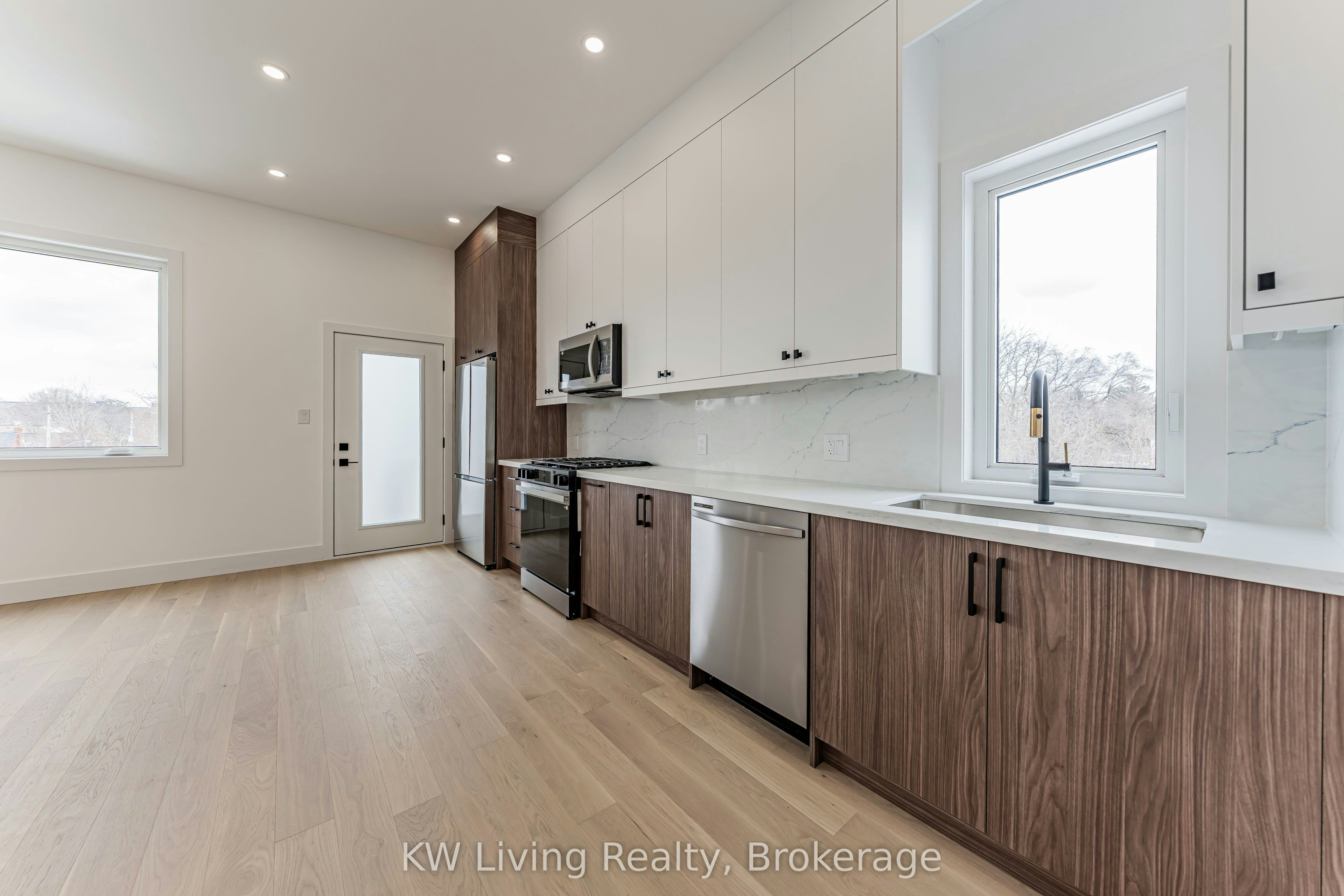 712 Eglinton Avenue E, Toronto, ON, M4G 2K7 - 38