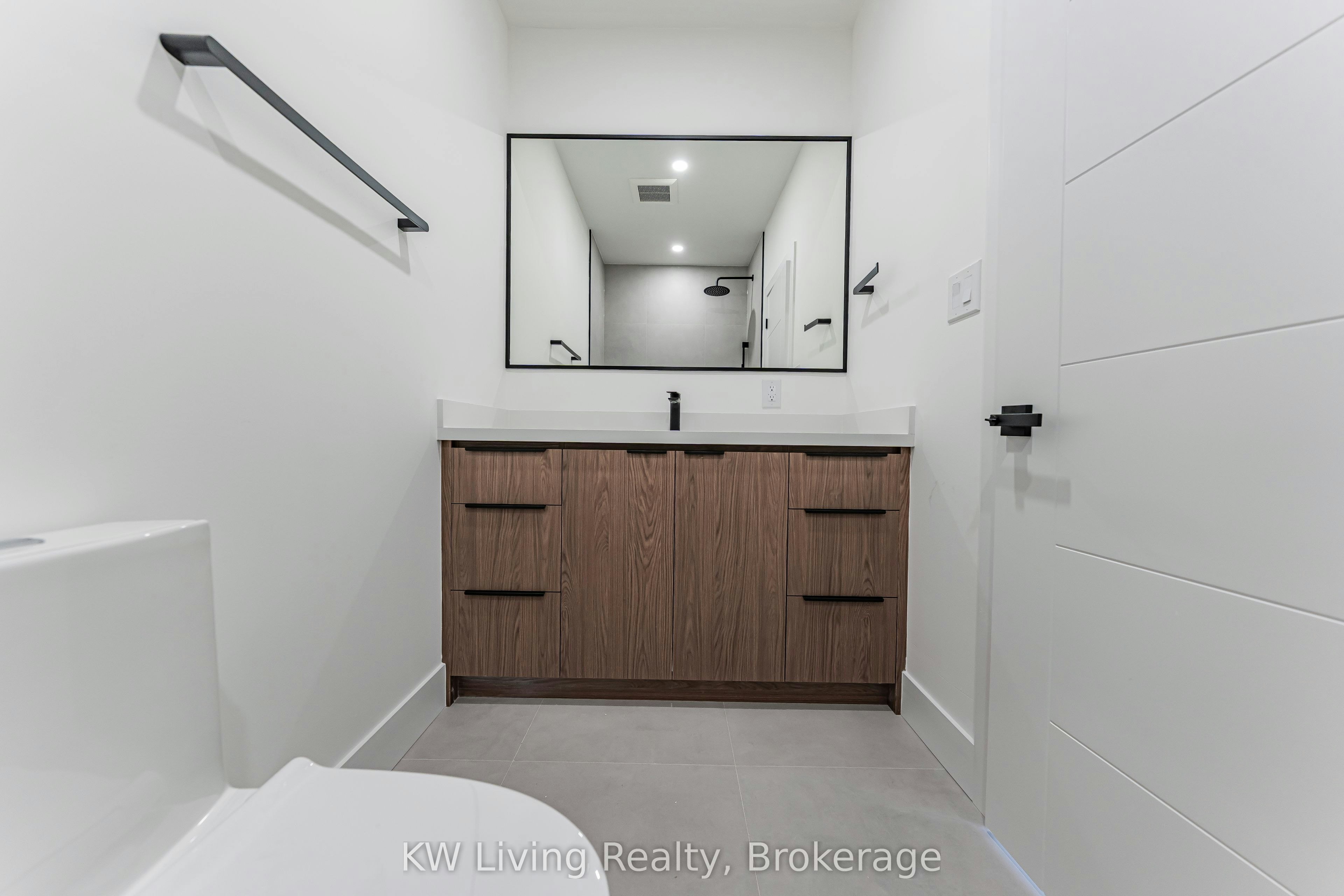 712 Eglinton Avenue E, Toronto, ON, M4G 2K7 - 37
