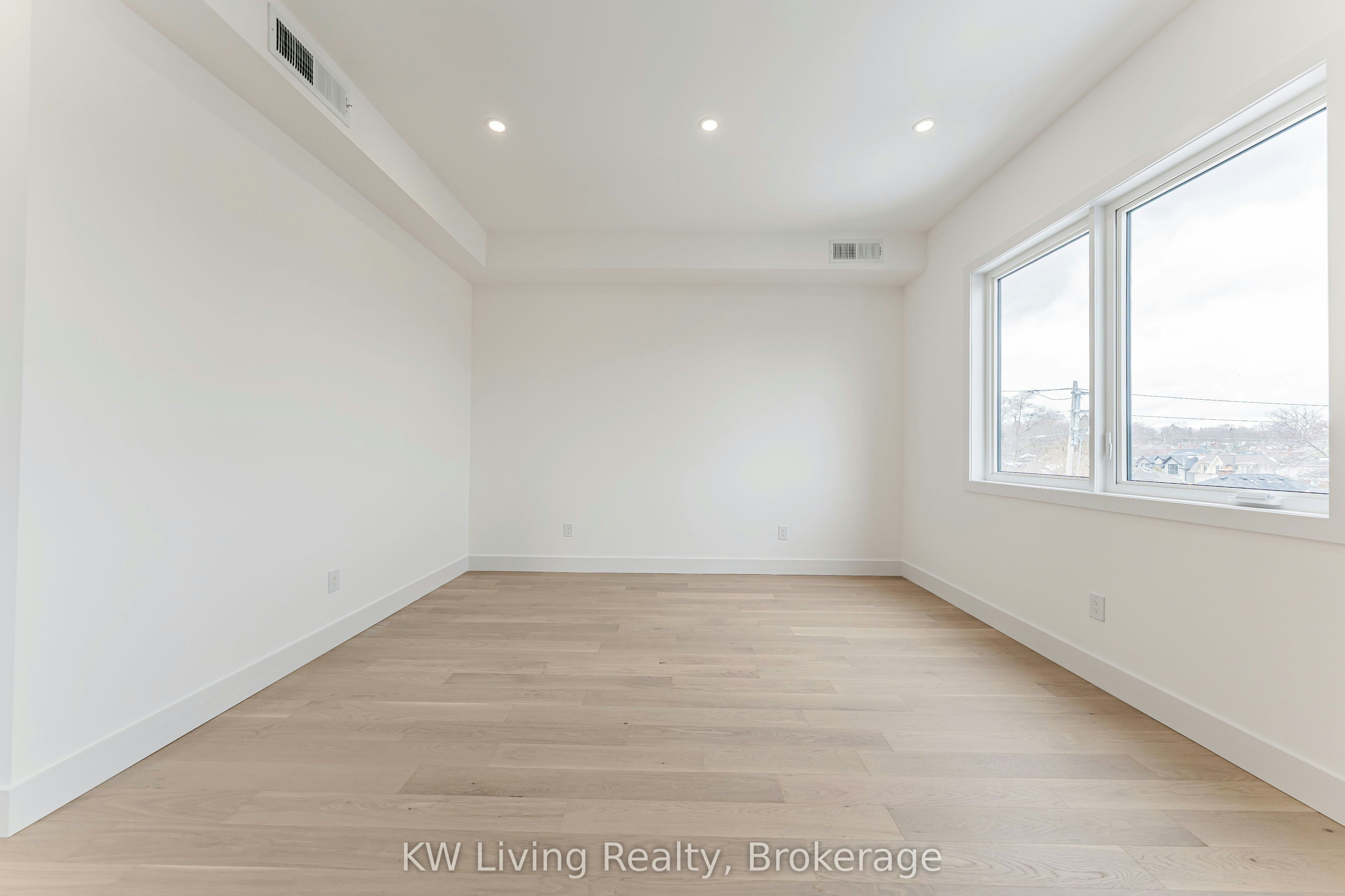 712 Eglinton Avenue E, Toronto, ON, M4G 2K7 - 43