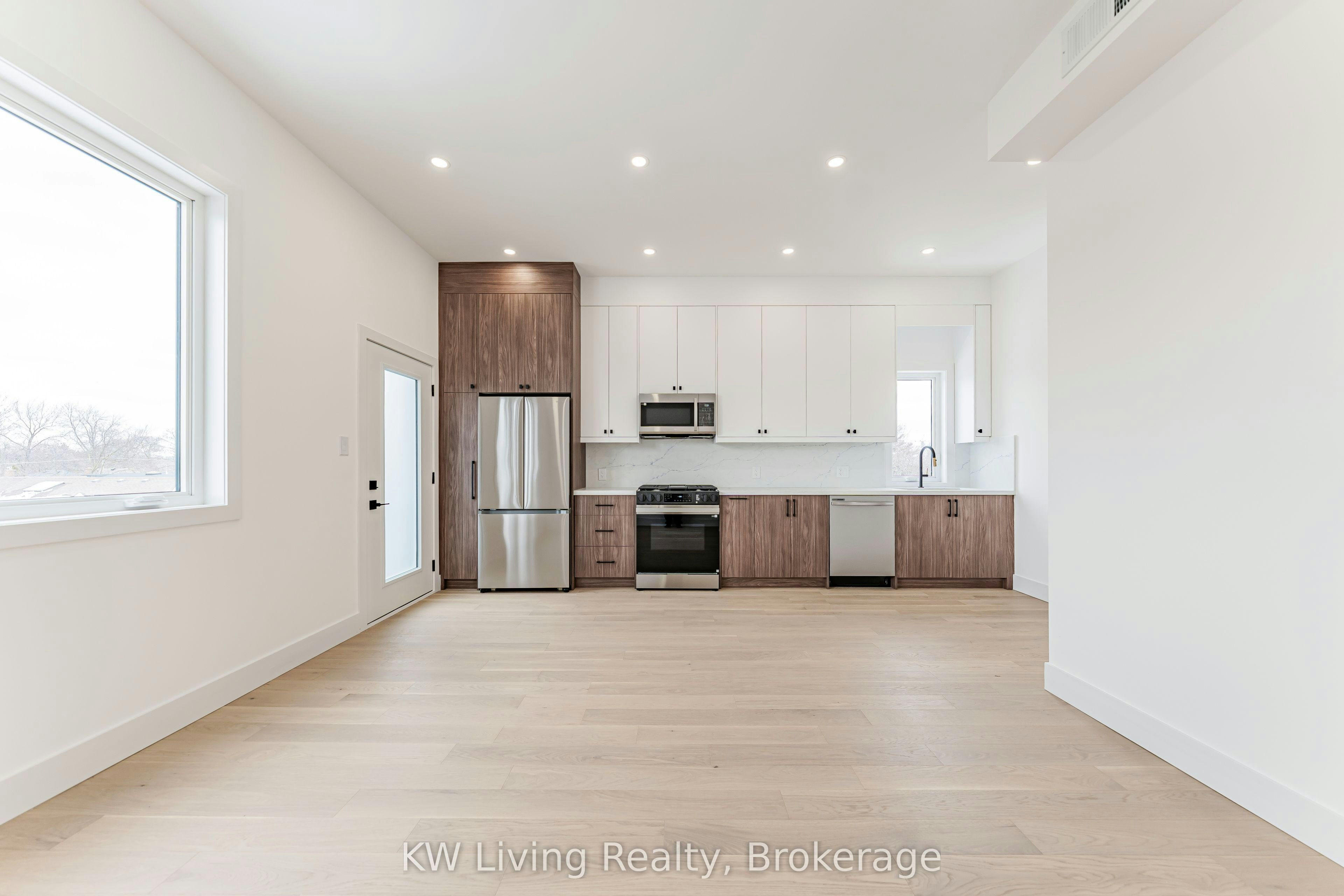 712 Eglinton Avenue E, Toronto, ON, M4G 2K7 - 42