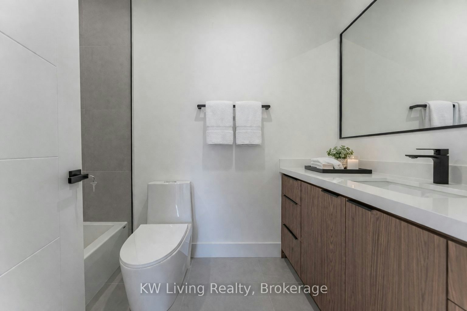 712 Eglinton Avenue E, Toronto, ON, M4G 2K7 - 8