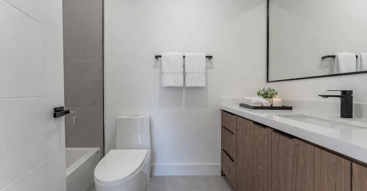712 Eglinton Avenue E, Toronto, ON, M4G 2K7 - 8