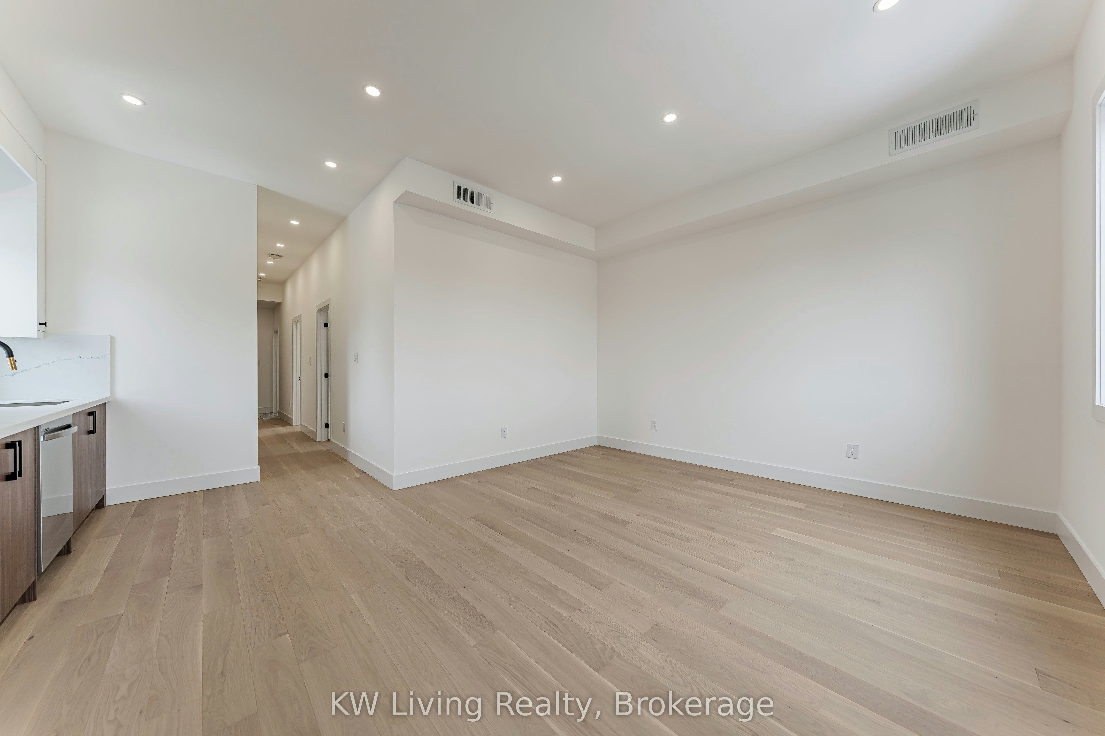 712 Eglinton Avenue E, Toronto, ON, M4G 2K7 - 10