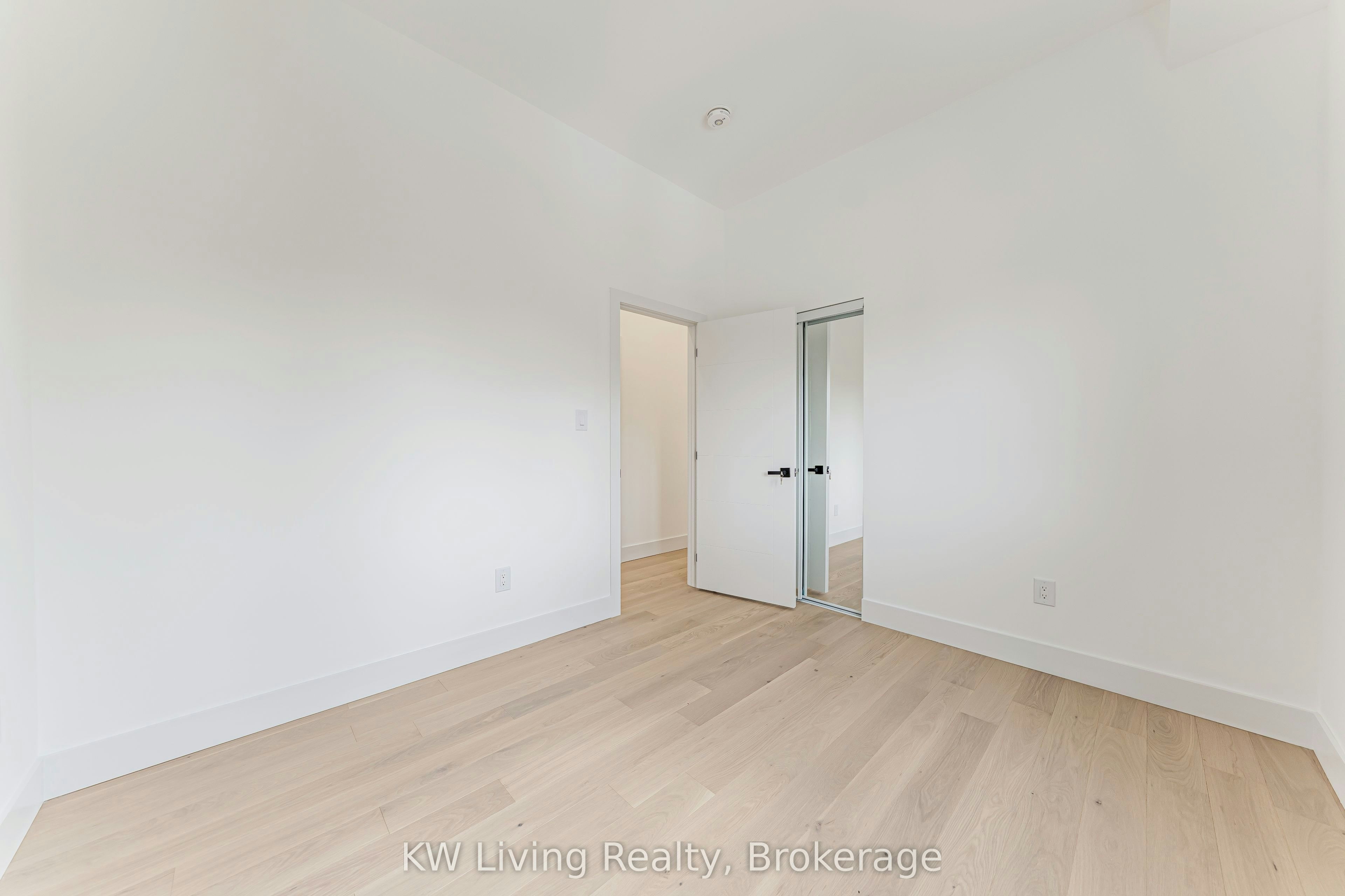 712 Eglinton Avenue E, Toronto, ON, M4G 2K7 - 32