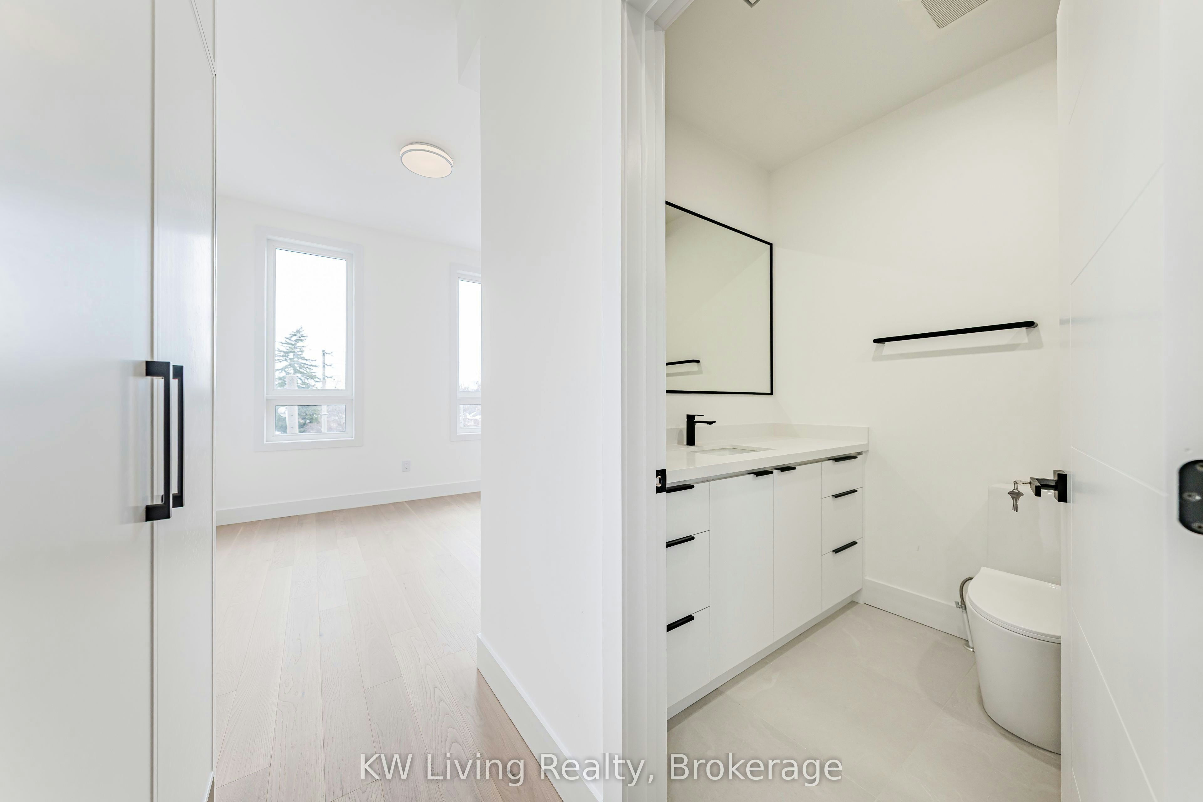 712 Eglinton Avenue E, Toronto, ON, M4G 2K7 - 13