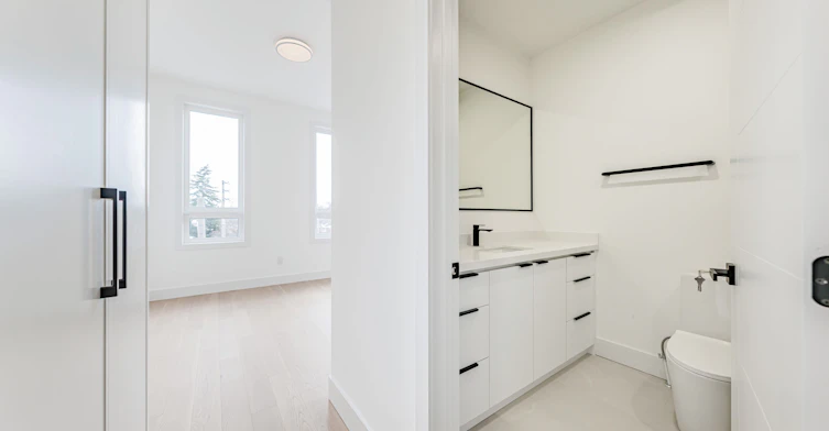 712 Eglinton Avenue E, Toronto, ON, M4G 2K7 - 13