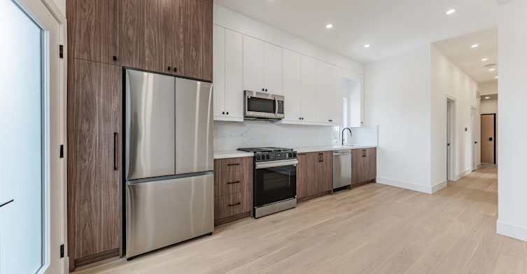 712 Eglinton Avenue E, Toronto, ON, M4G 2K7 - 9