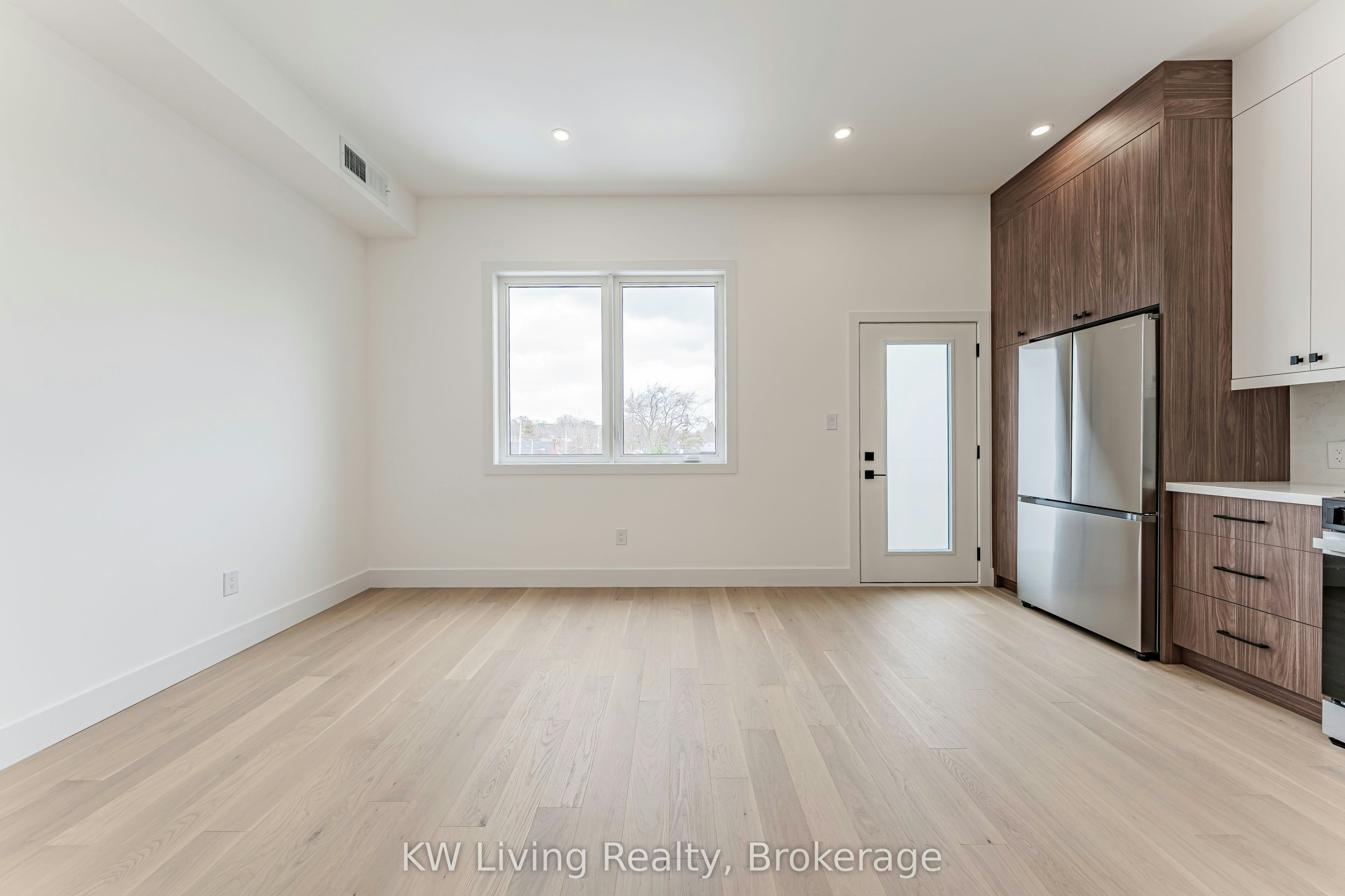 712 Eglinton Avenue E, Toronto, ON, M4G 2K7 - 40