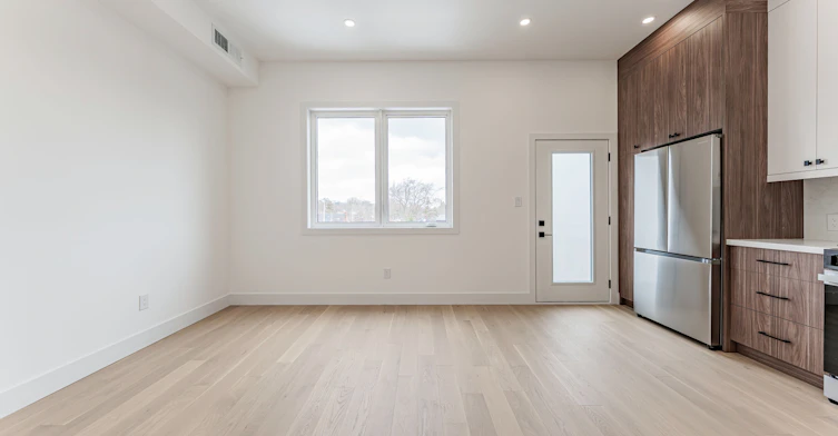 712 Eglinton Avenue E, Toronto, ON, M4G 2K7 - 40