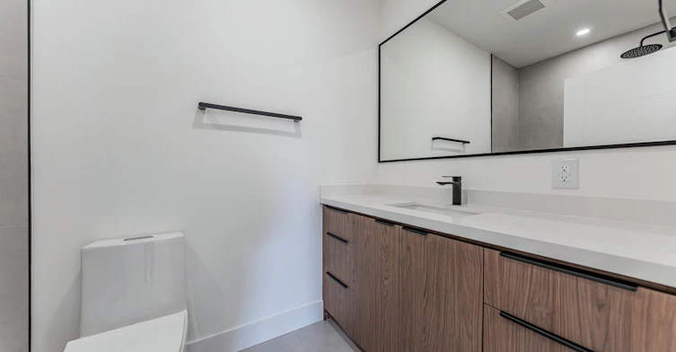 712 Eglinton Avenue E, Toronto, ON, M4G 2K7 - 33