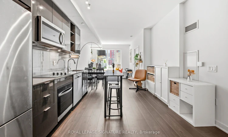 427-543 Richmond Street W